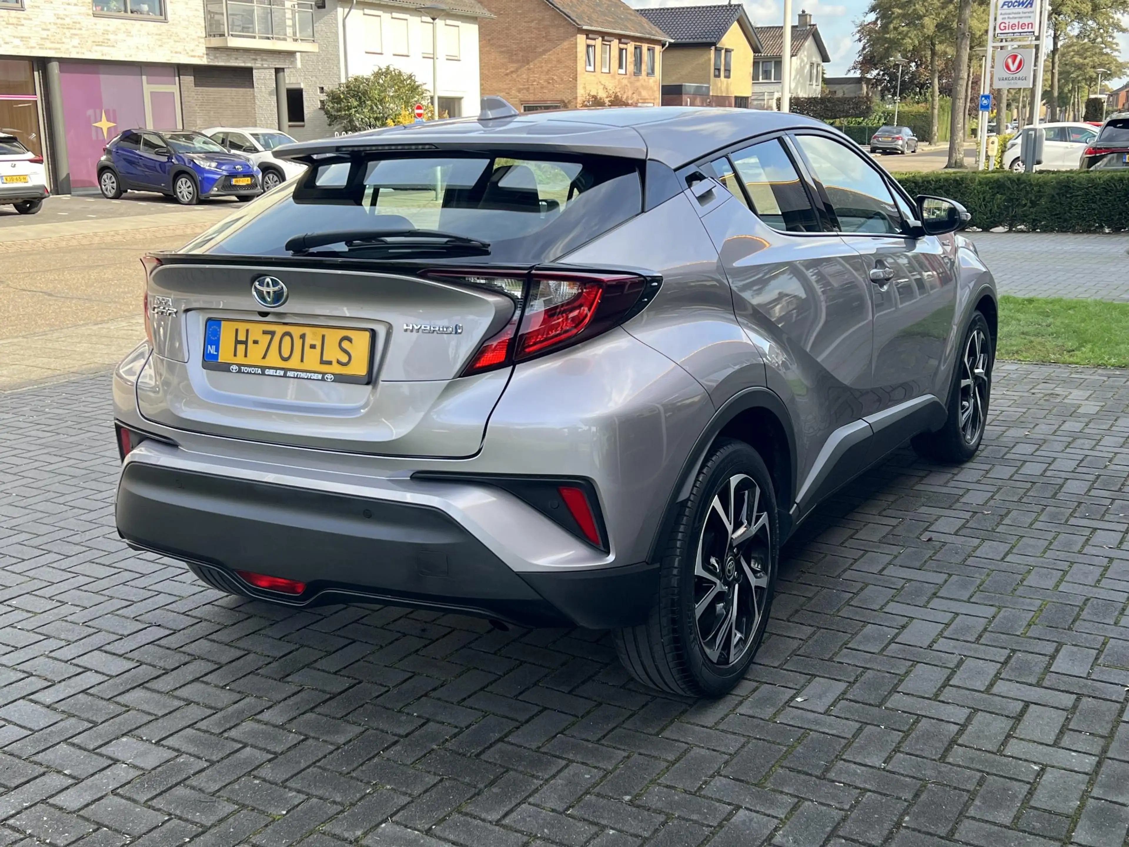 Toyota C-HR 1.8 Hybrid Dynamic — photo 6