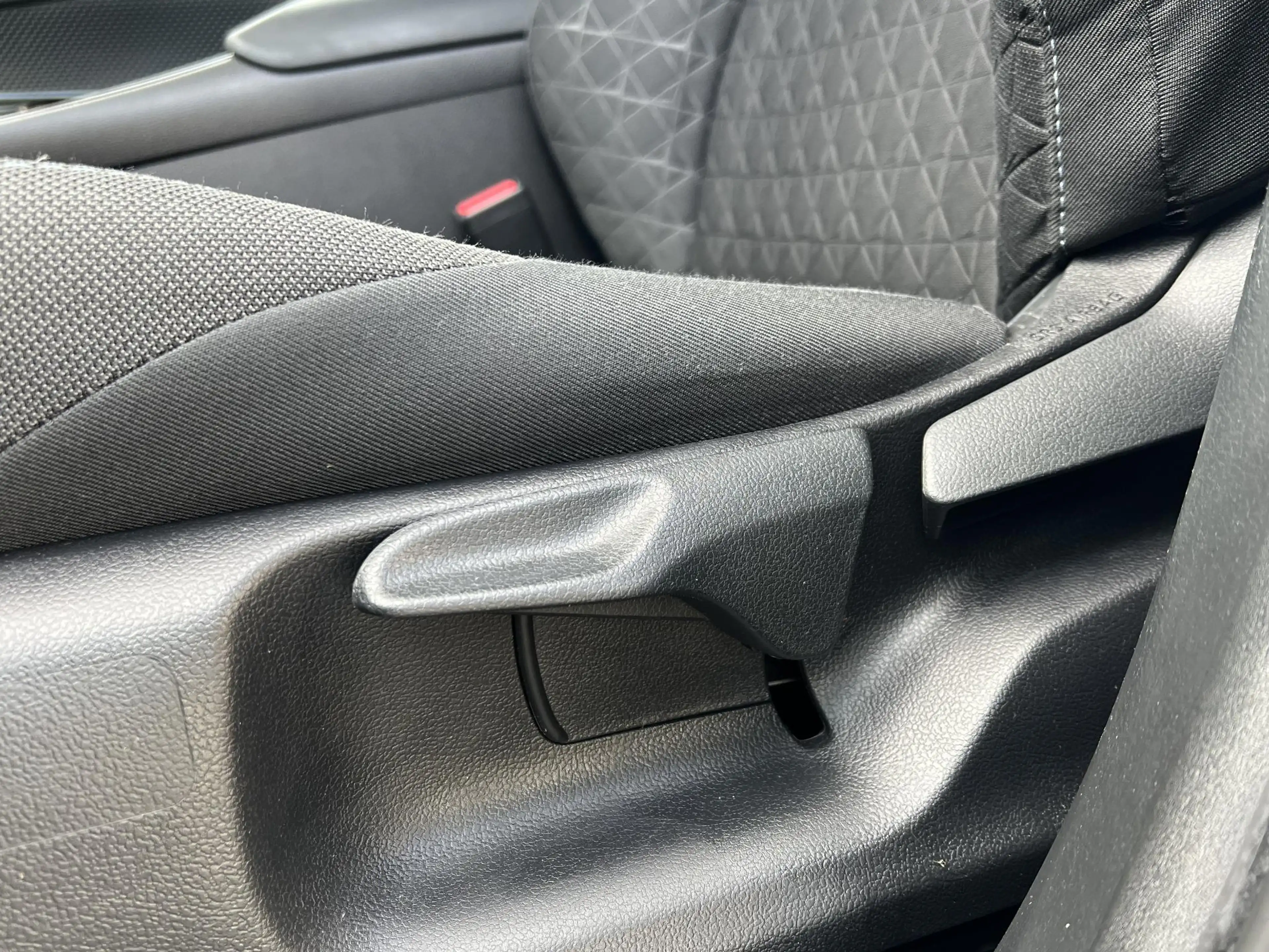 Toyota C-HR 1.8 Hybrid Dynamic — photo 22