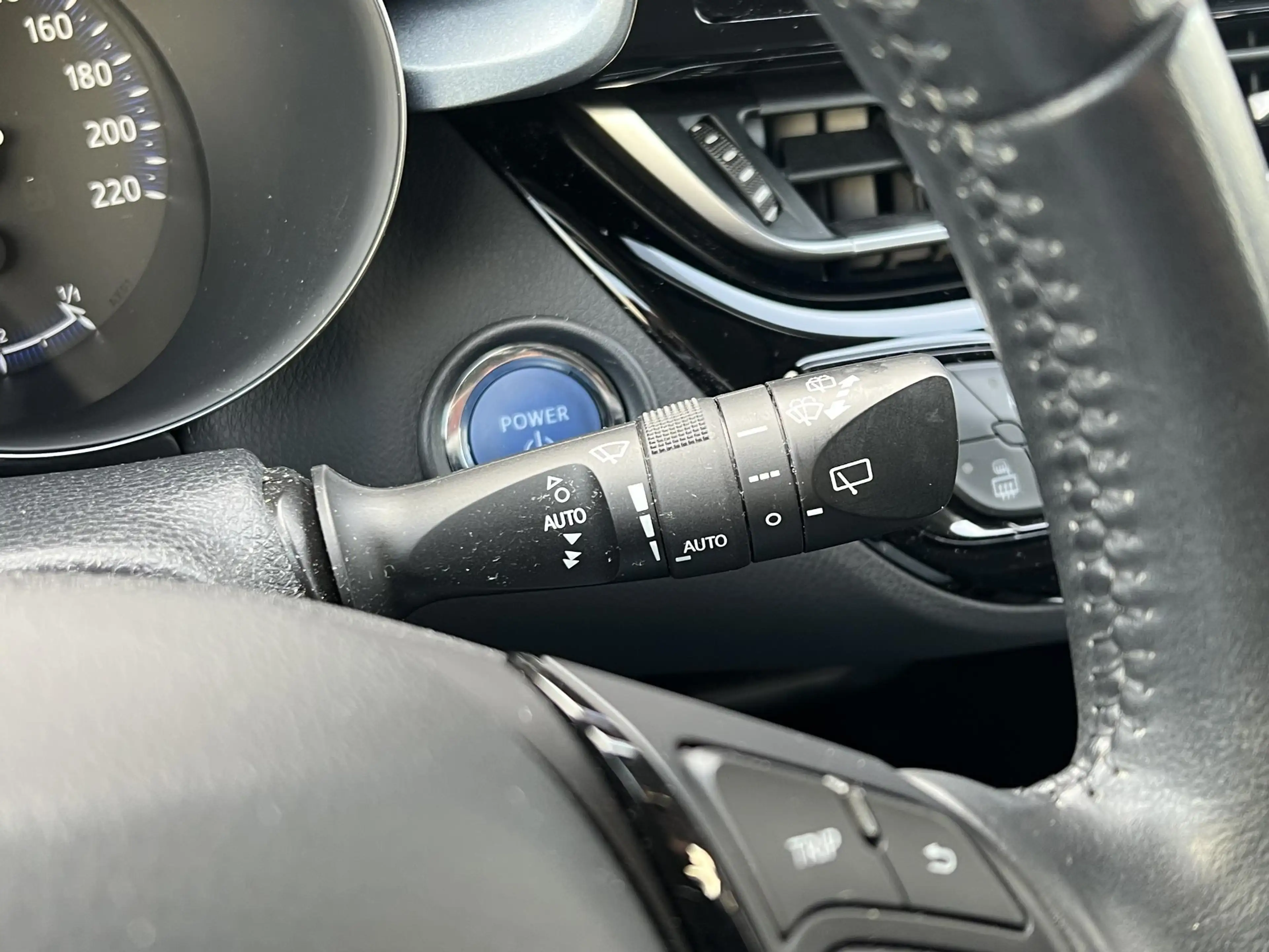 Toyota C-HR 1.8 Hybrid Dynamic — photo 28