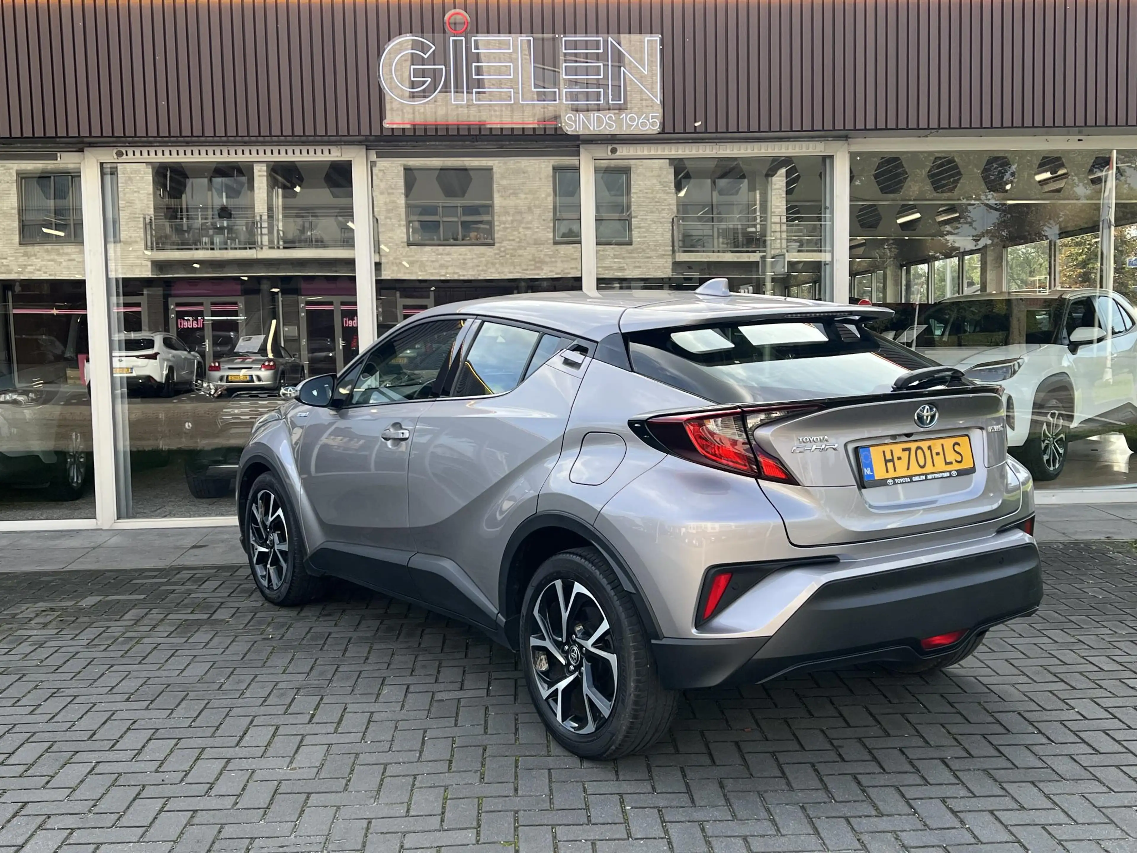 Toyota C-HR 1.8 Hybrid Dynamic — photo 39