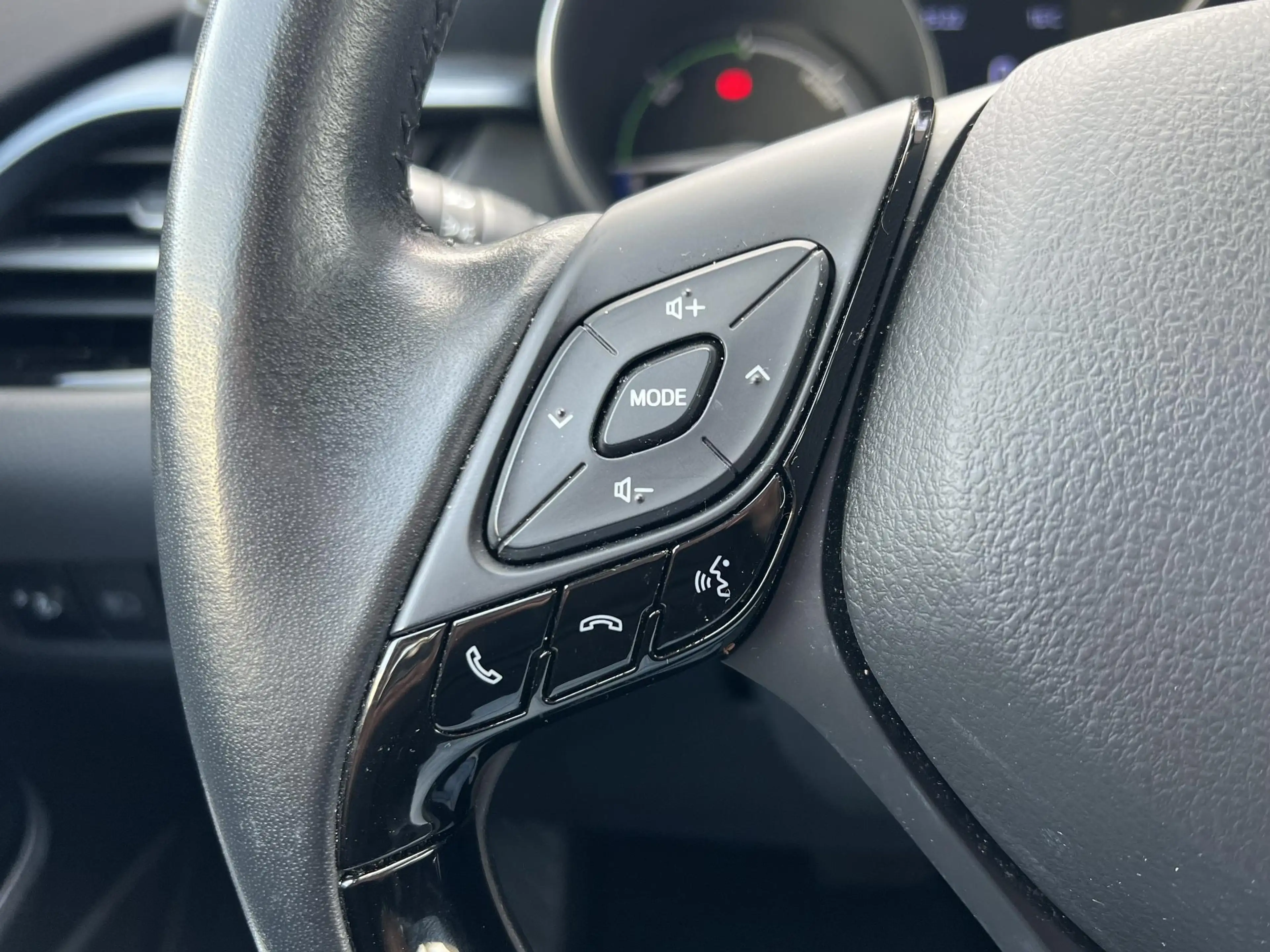 Toyota C-HR 1.8 Hybrid Dynamic — photo 25