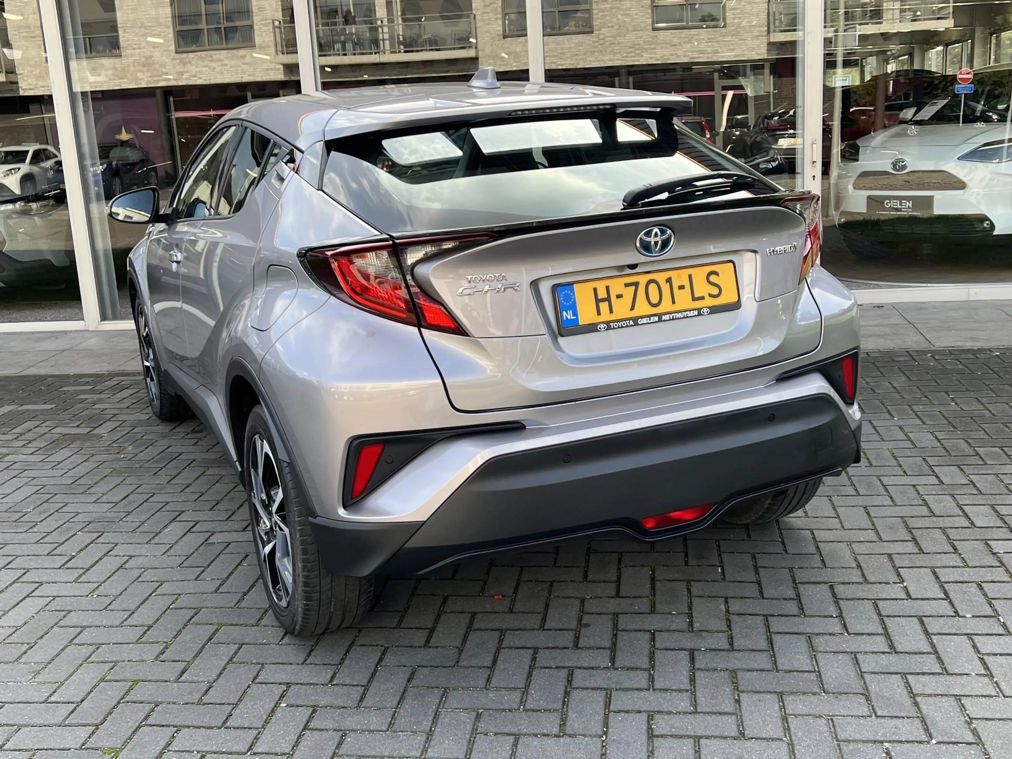 Toyota C-HR 1.8 Hybrid Dynamic — photo 14