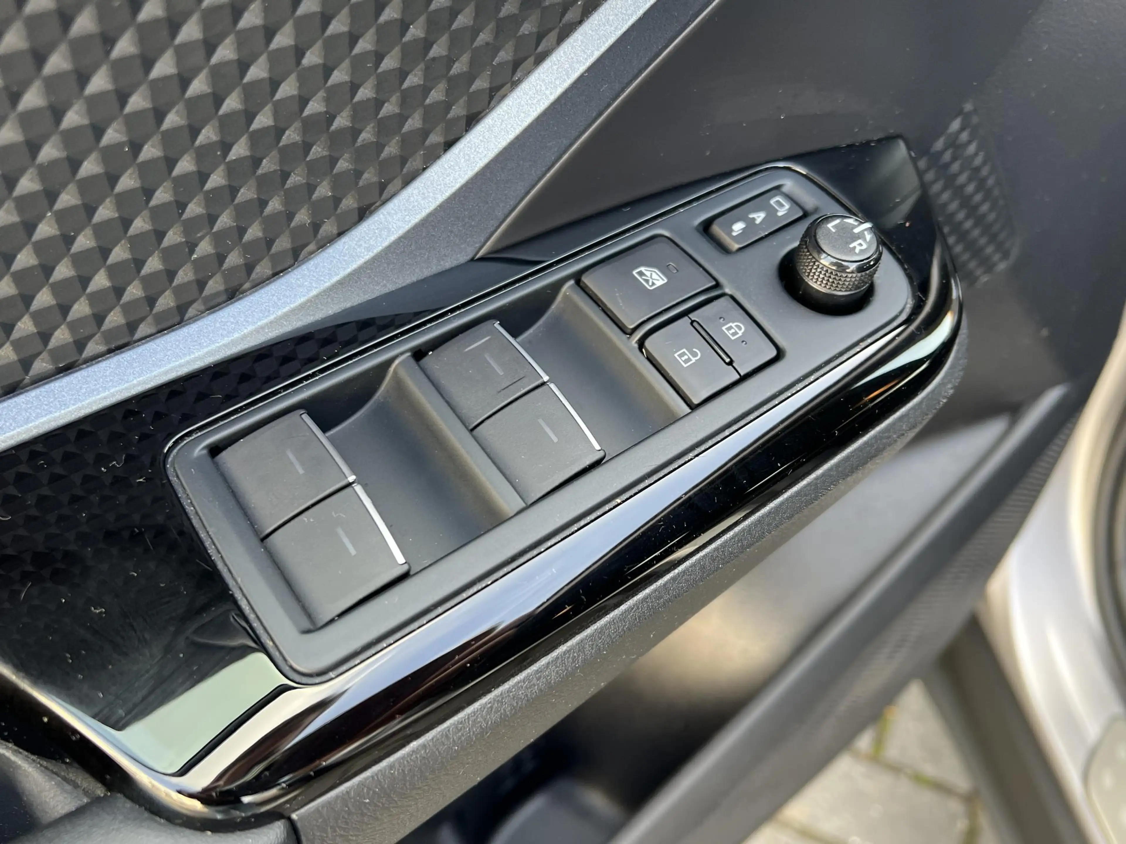 Toyota C-HR 1.8 Hybrid Dynamic — photo 23