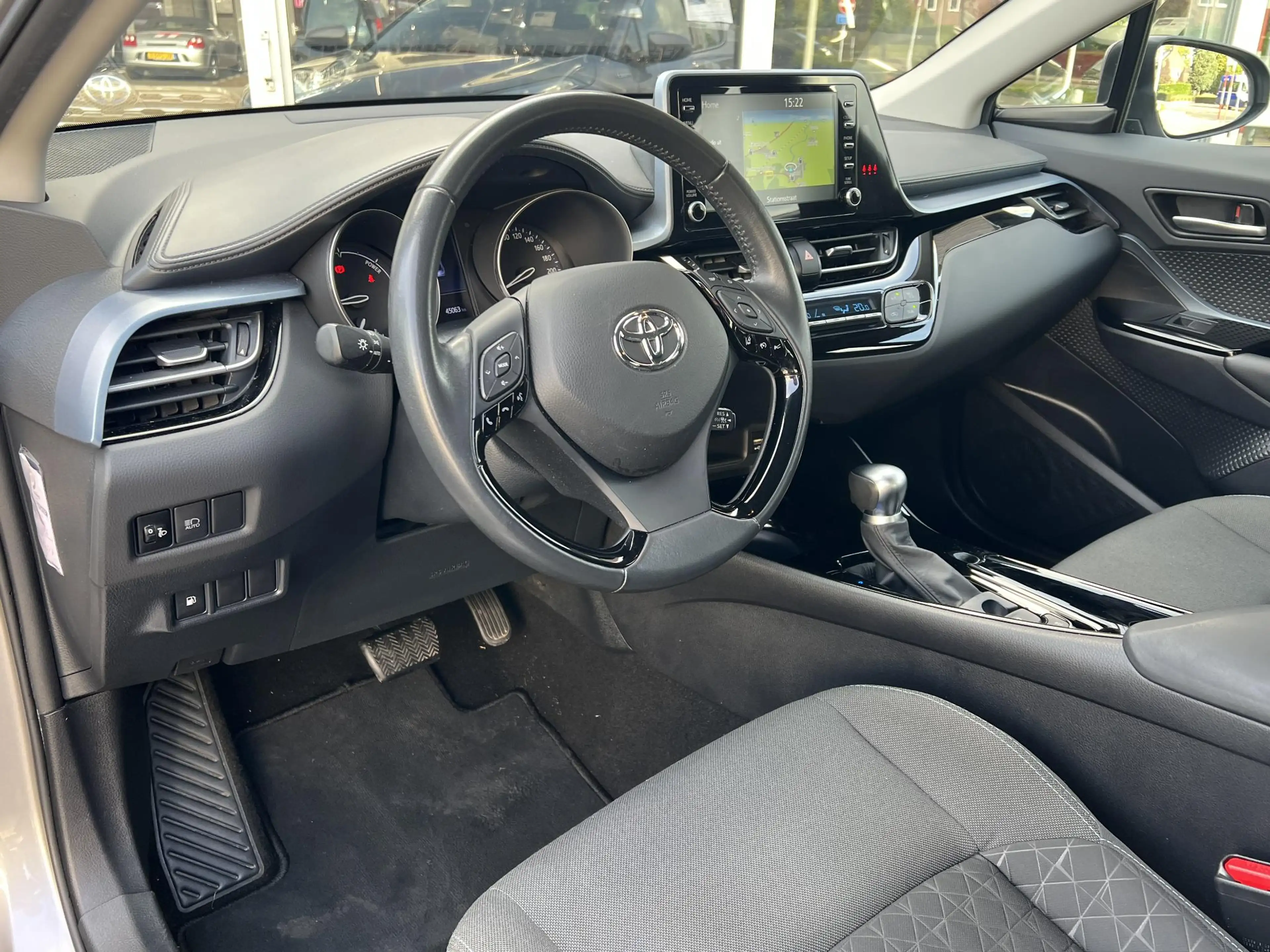 Toyota C-HR 1.8 Hybrid Dynamic — photo 21