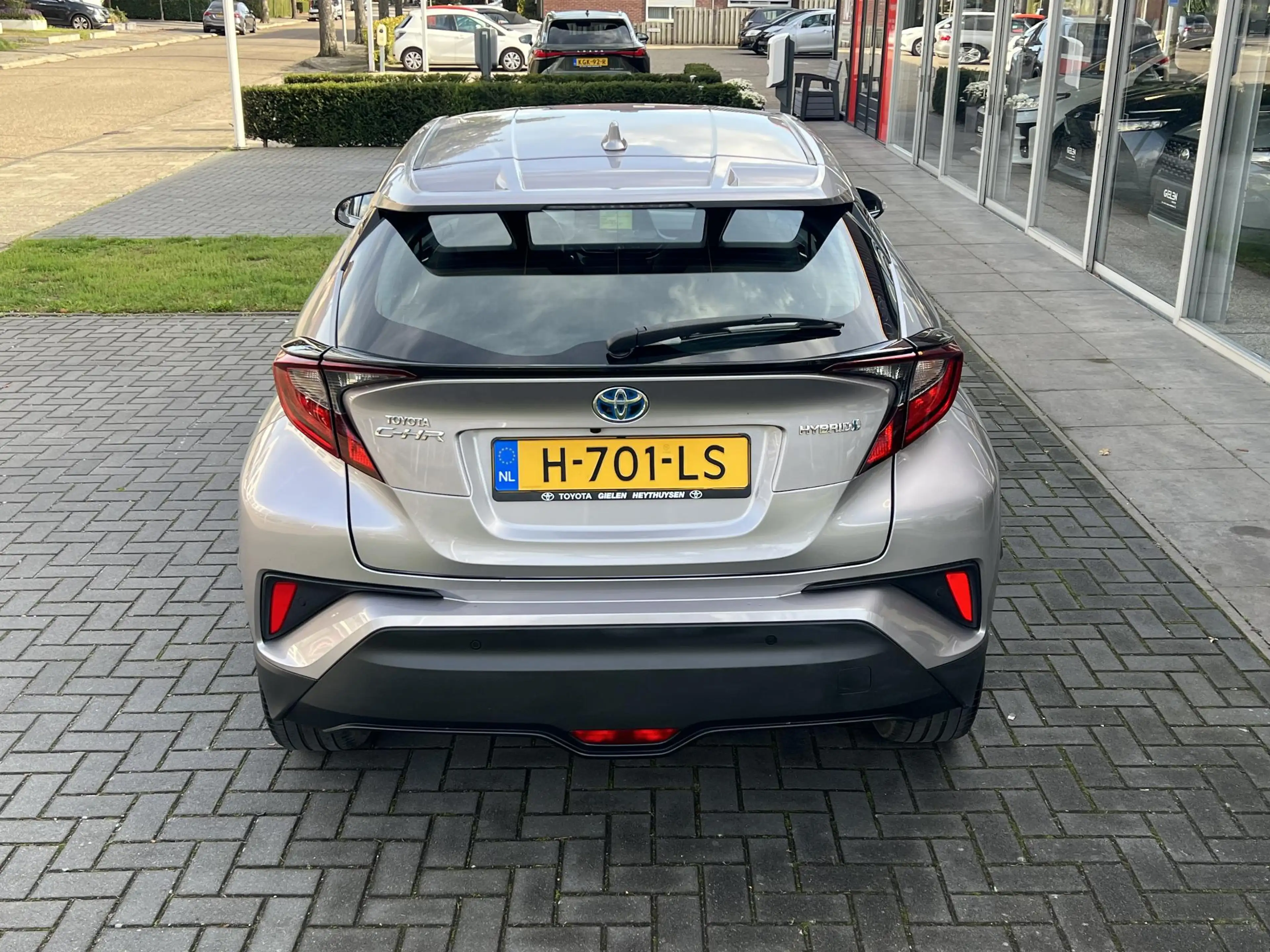 Toyota C-HR 1.8 Hybrid Dynamic — photo 8