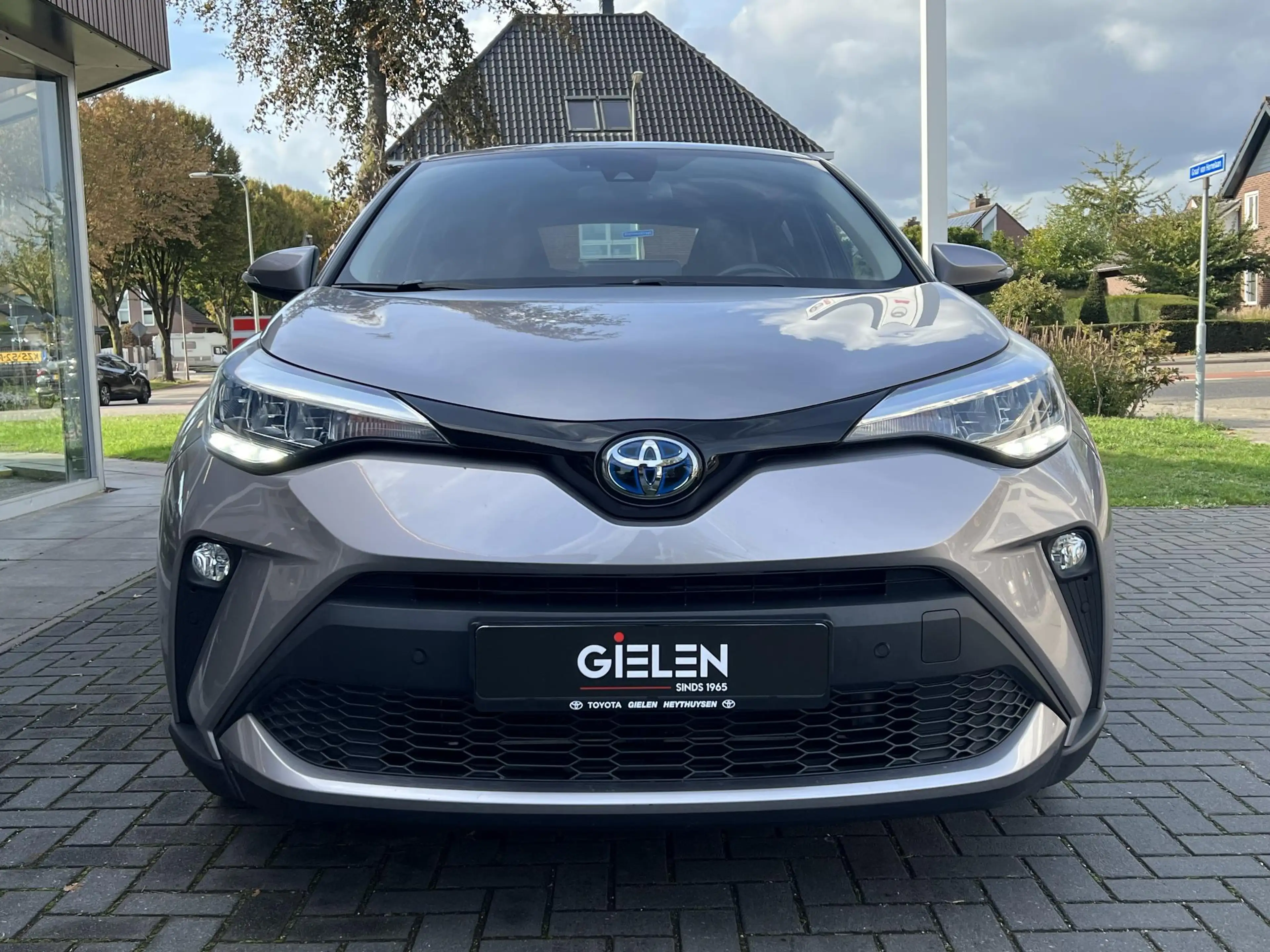 Toyota C-HR 1.8 Hybrid Dynamic — photo 11