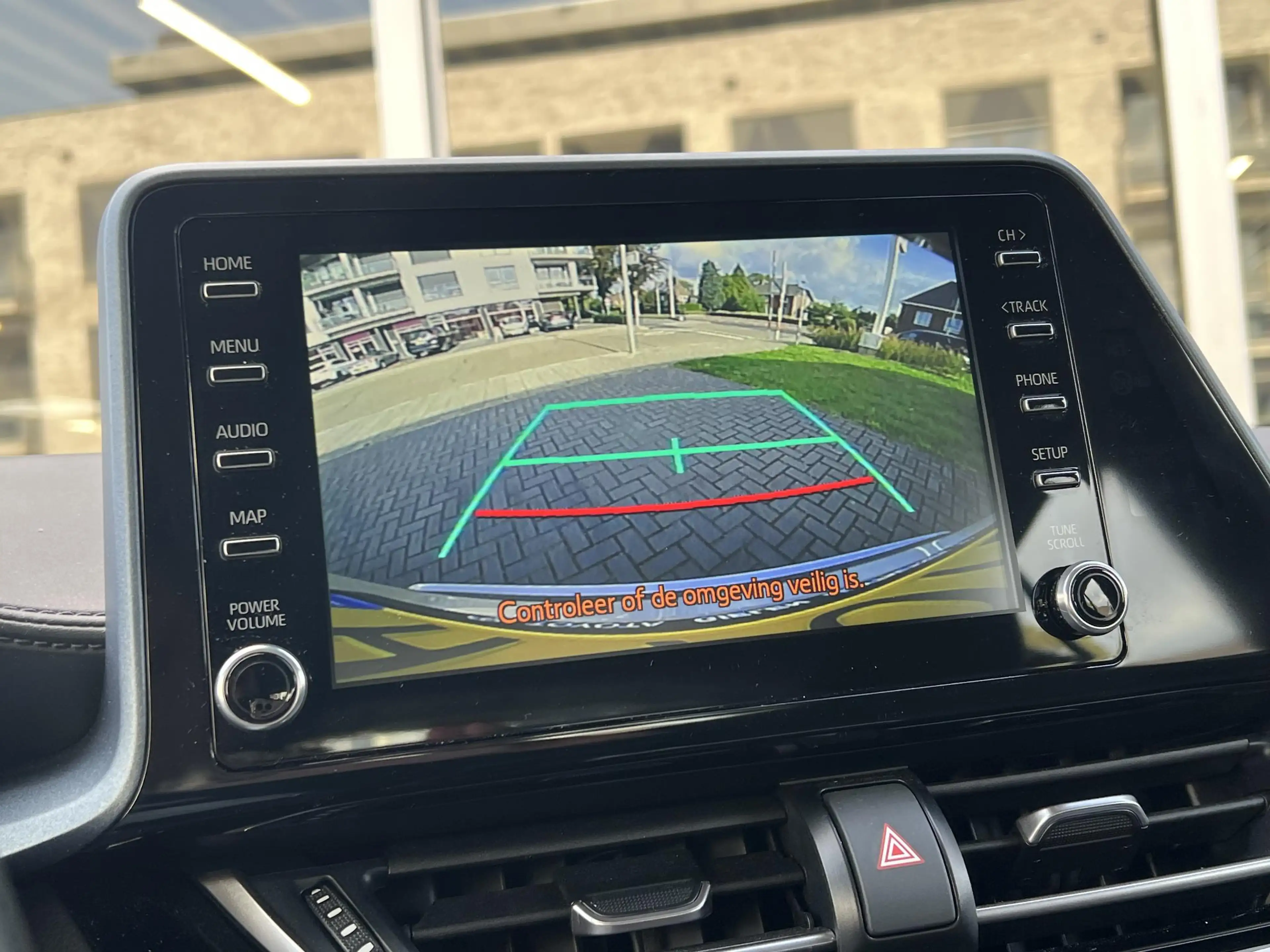Toyota C-HR 1.8 Hybrid Dynamic — photo 36