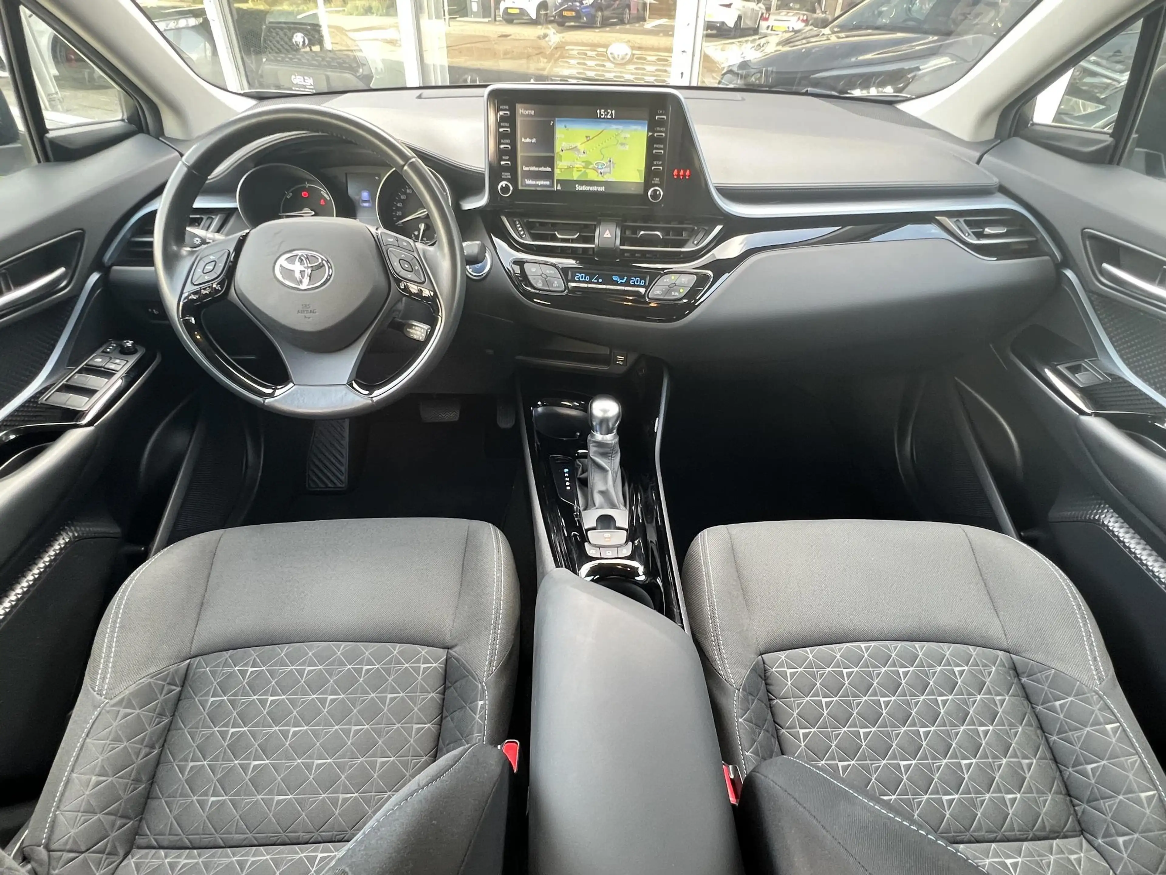 Toyota C-HR 1.8 Hybrid Dynamic — photo 19