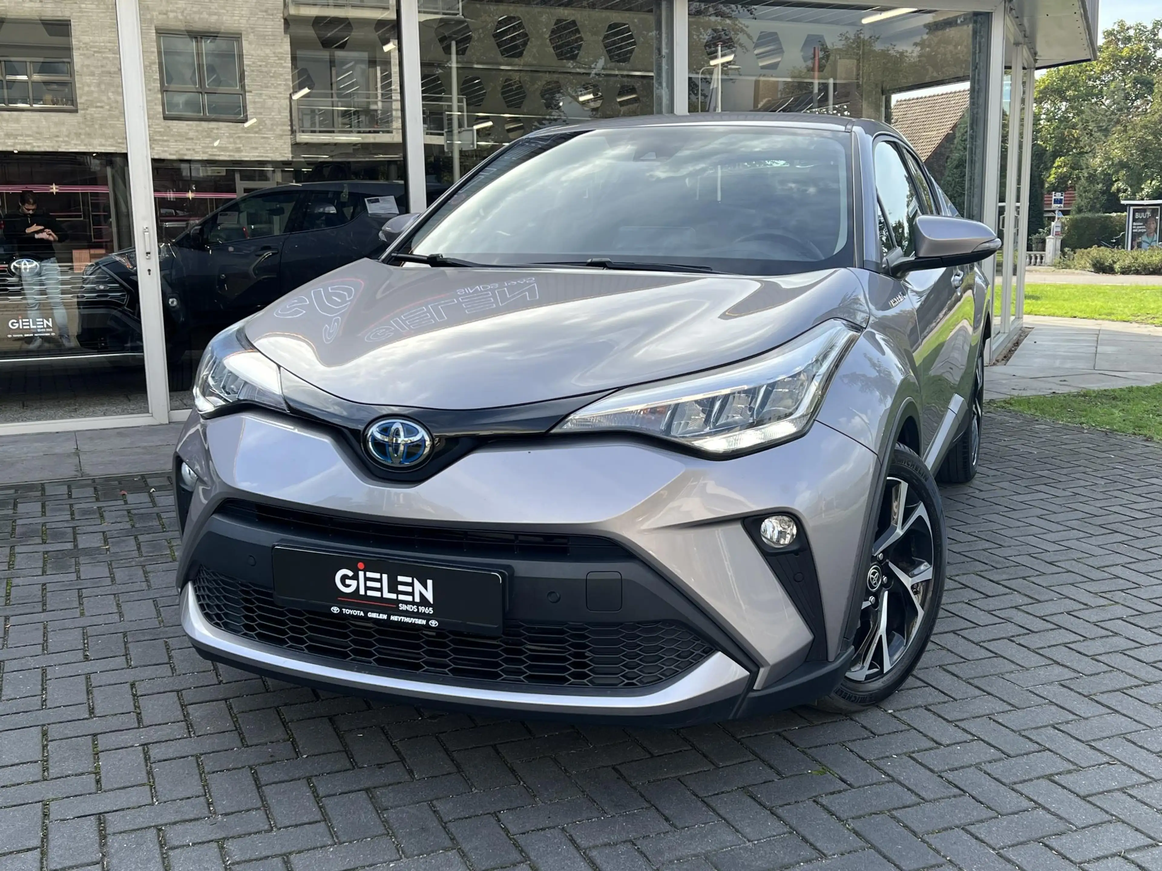 Toyota C-HR 1.8 Hybrid Dynamic — photo 38