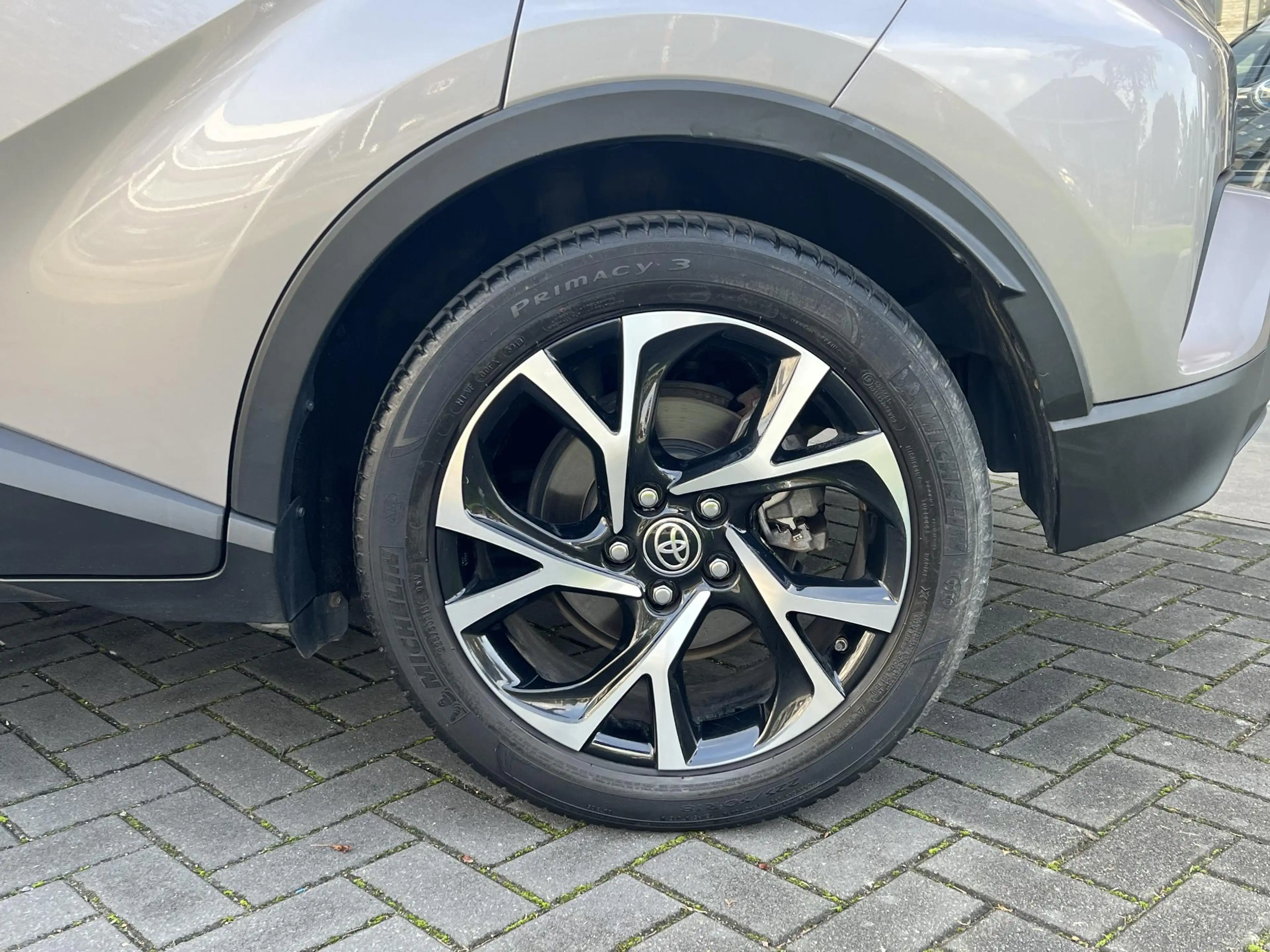 Toyota C-HR 1.8 Hybrid Dynamic — photo 5