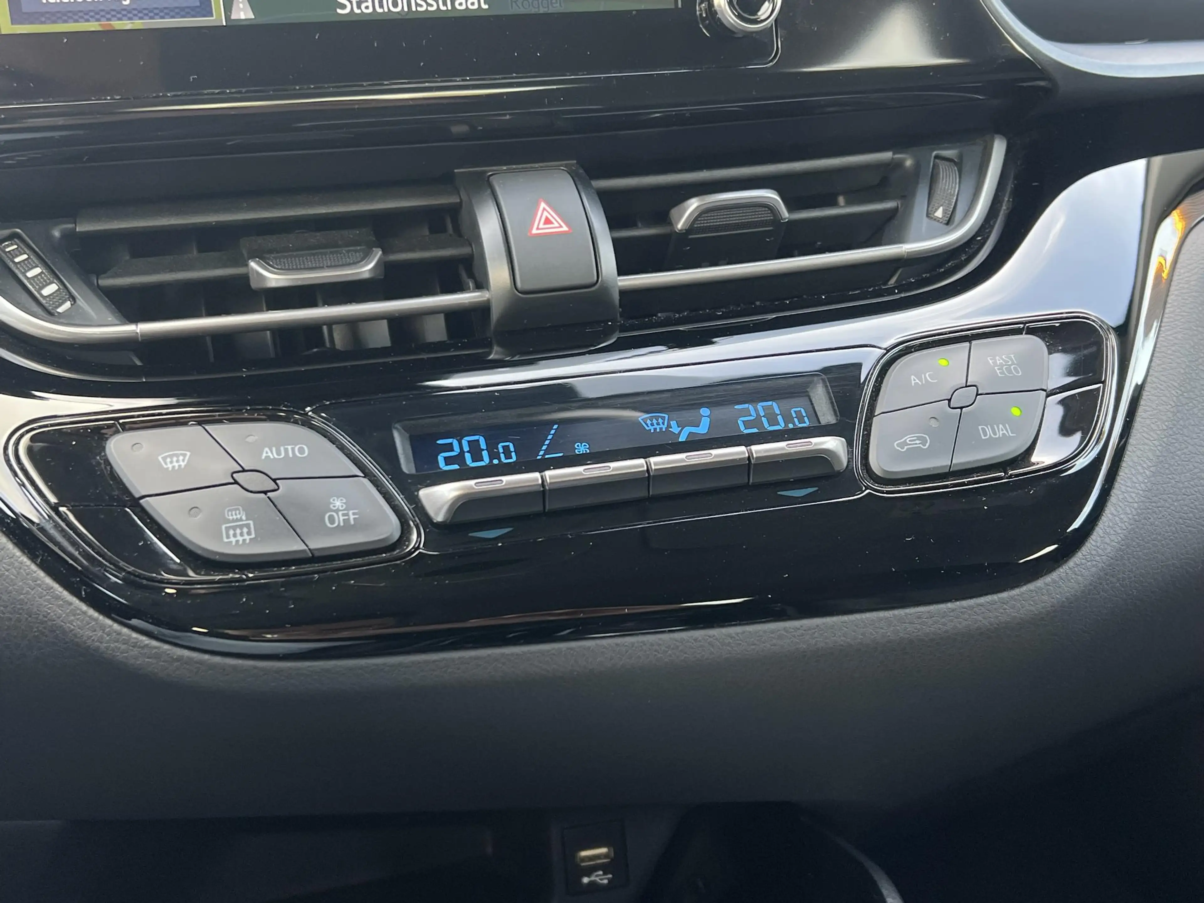 Toyota C-HR 1.8 Hybrid Dynamic — photo 31