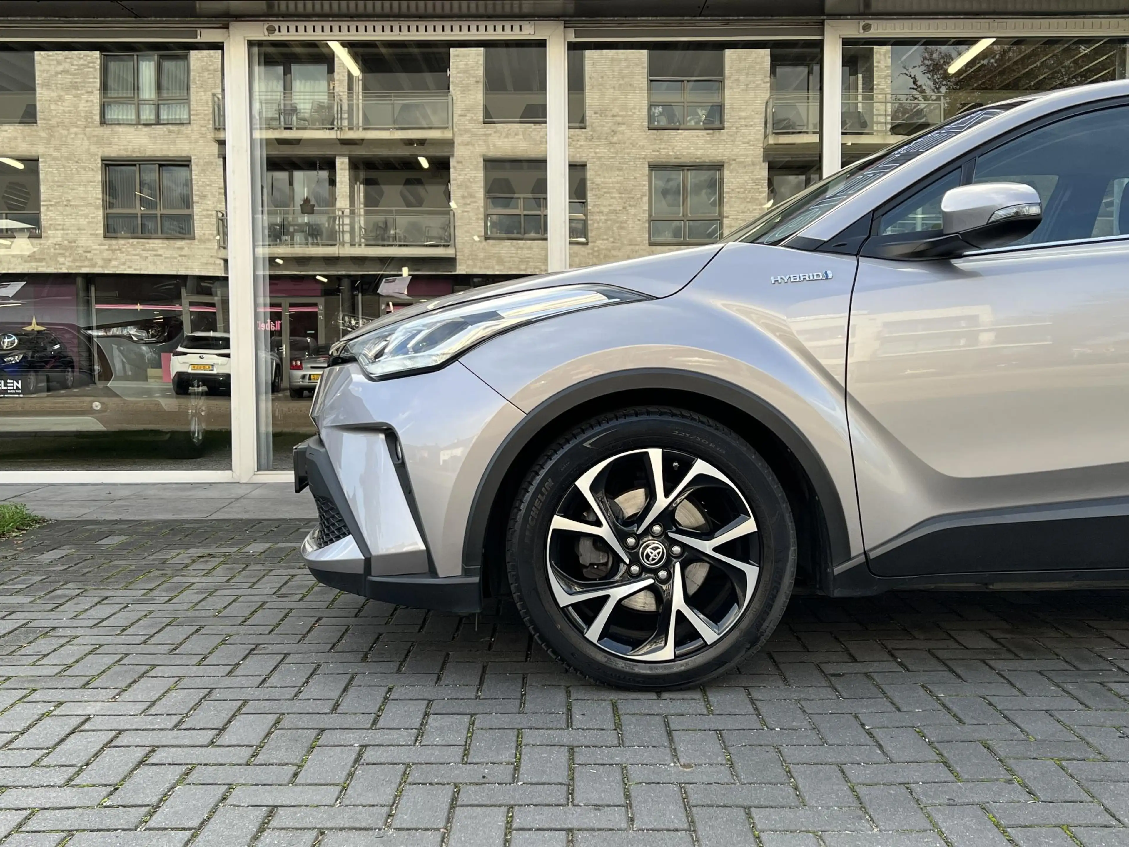 Toyota C-HR 1.8 Hybrid Dynamic — photo 13