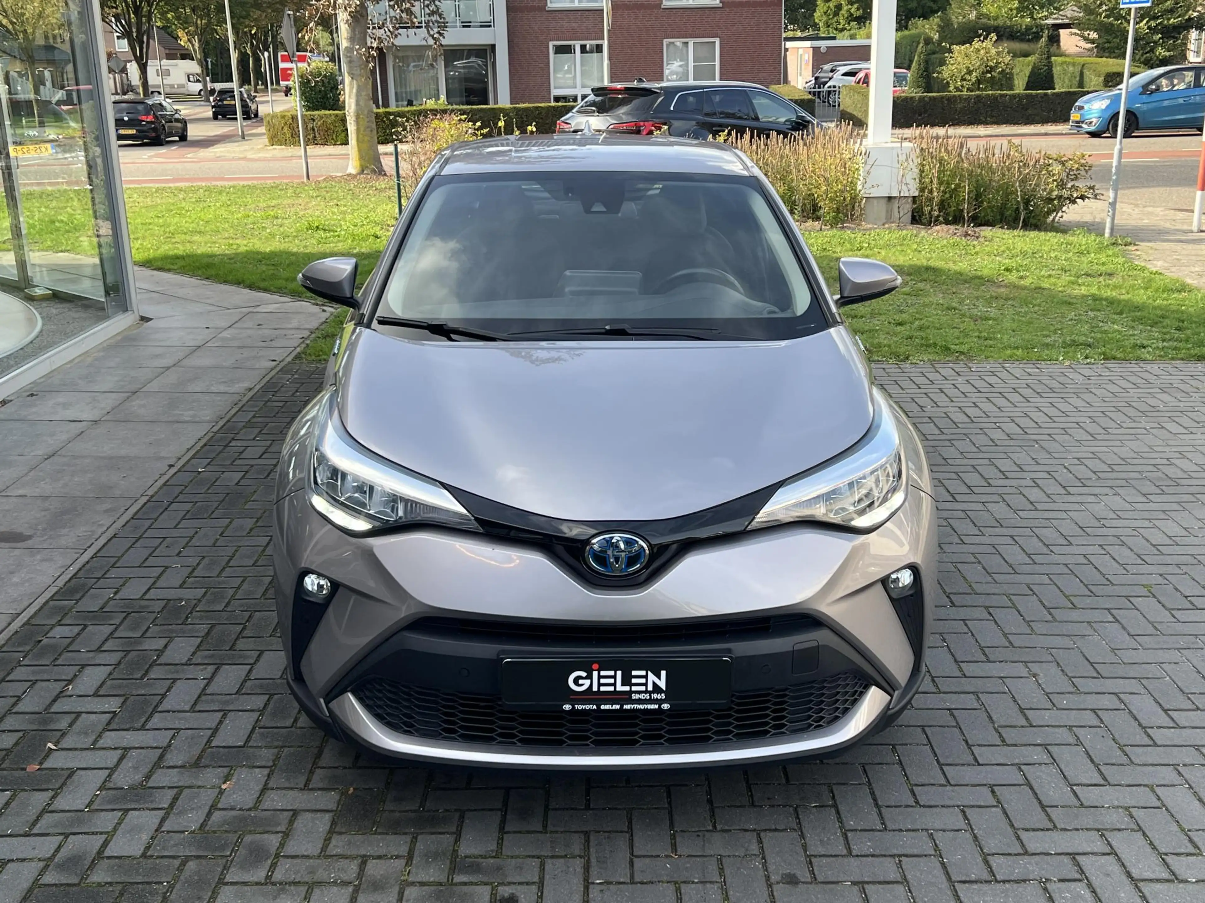 Toyota C-HR 1.8 Hybrid Dynamic — photo 10
