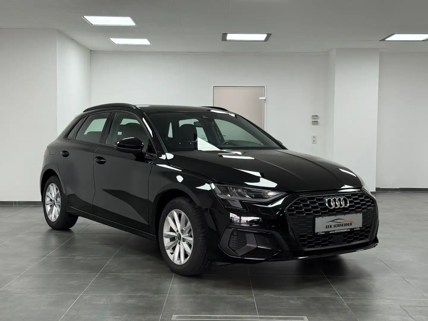 Audi A3 Sportback 35 TFSI /LED/NAVI/KAM/ACC/DAB/SHZ Noir - 1