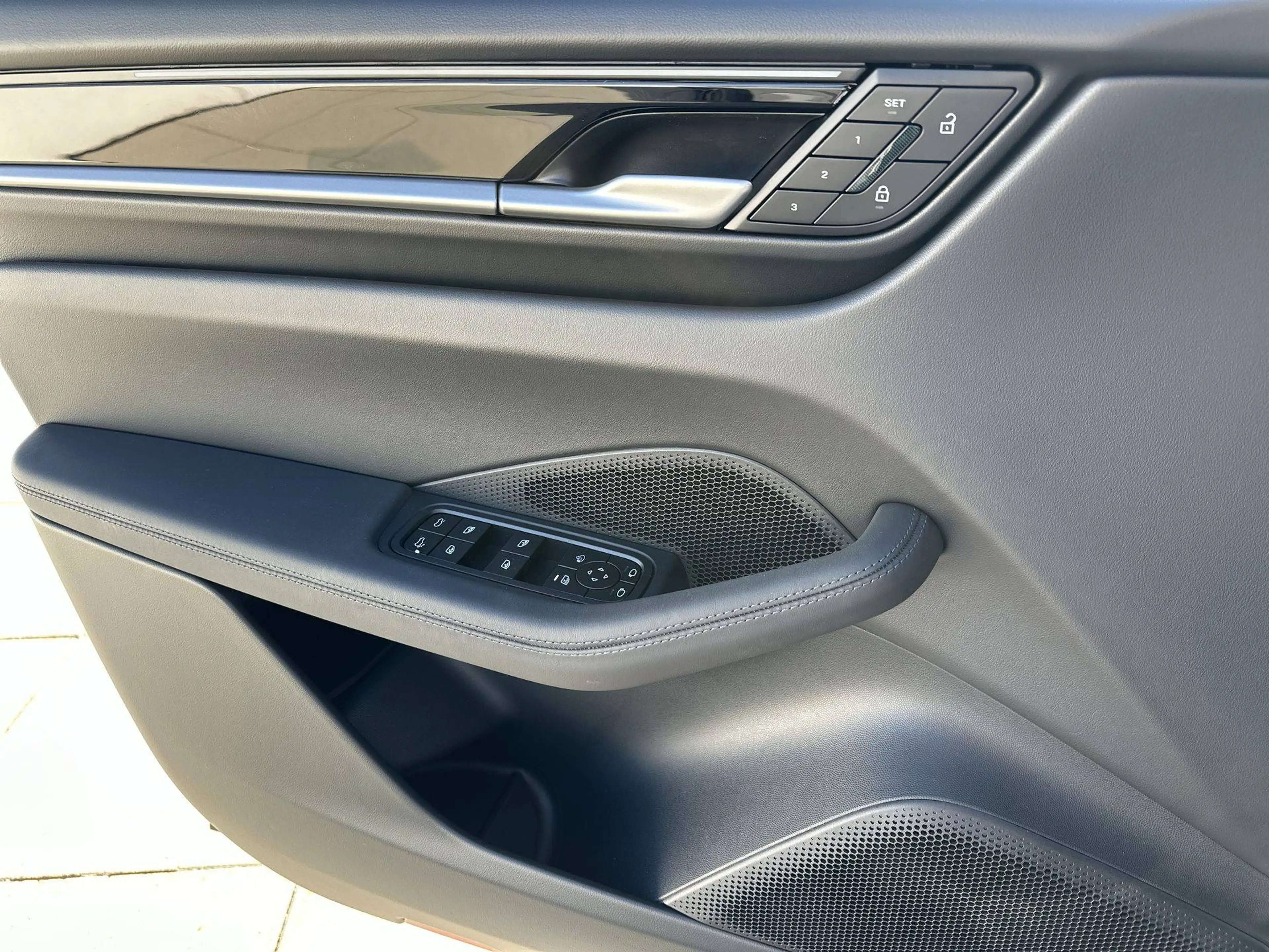 Porsche Macan ELECTRIC Trekhaak Pano Dak 22" RS Spyder  Bose Sportdesignpakket — photo 12