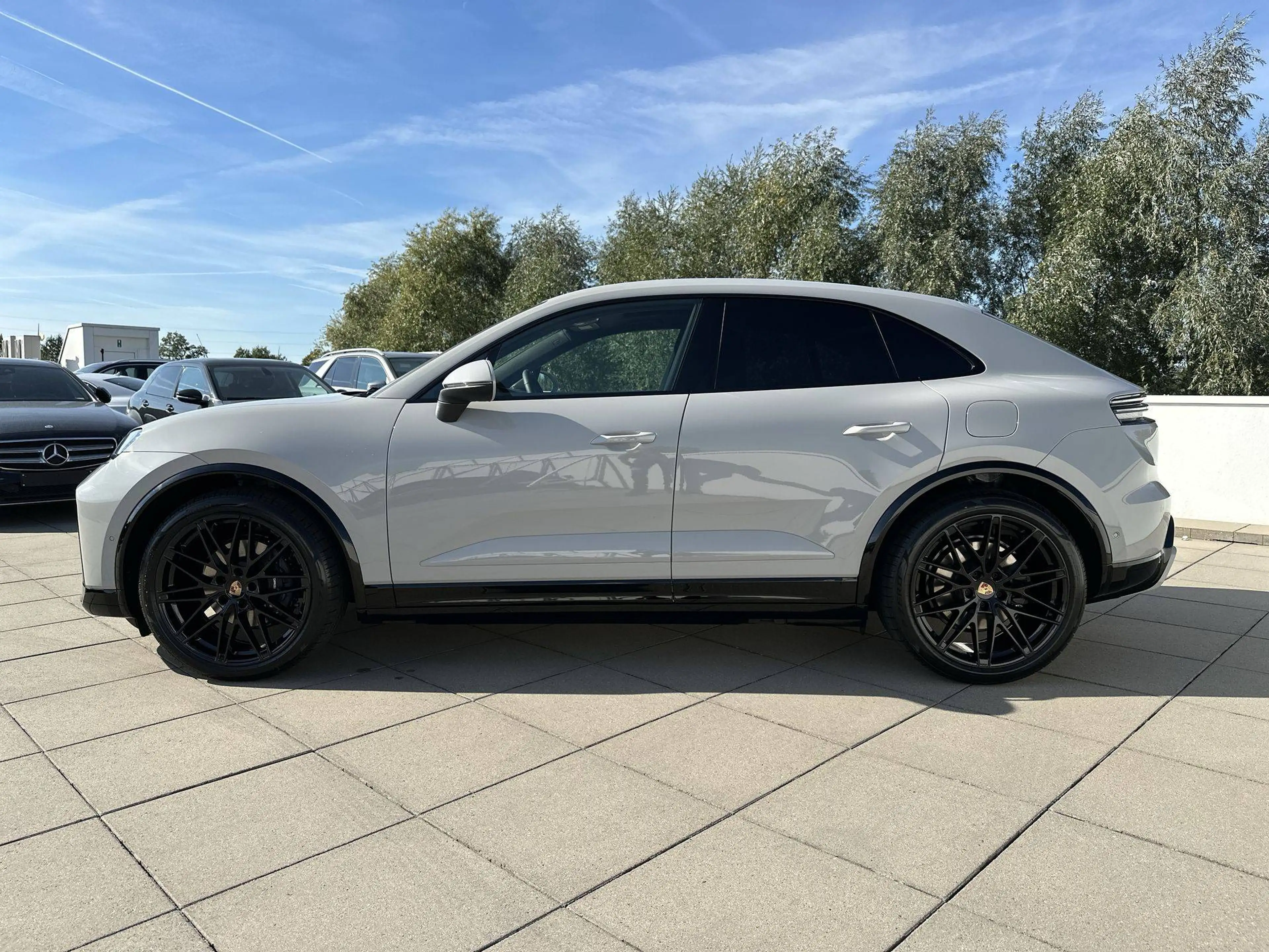 Porsche Macan ELECTRIC Trekhaak Pano Dak 22" RS Spyder  Bose Sportdesignpakket — photo 3