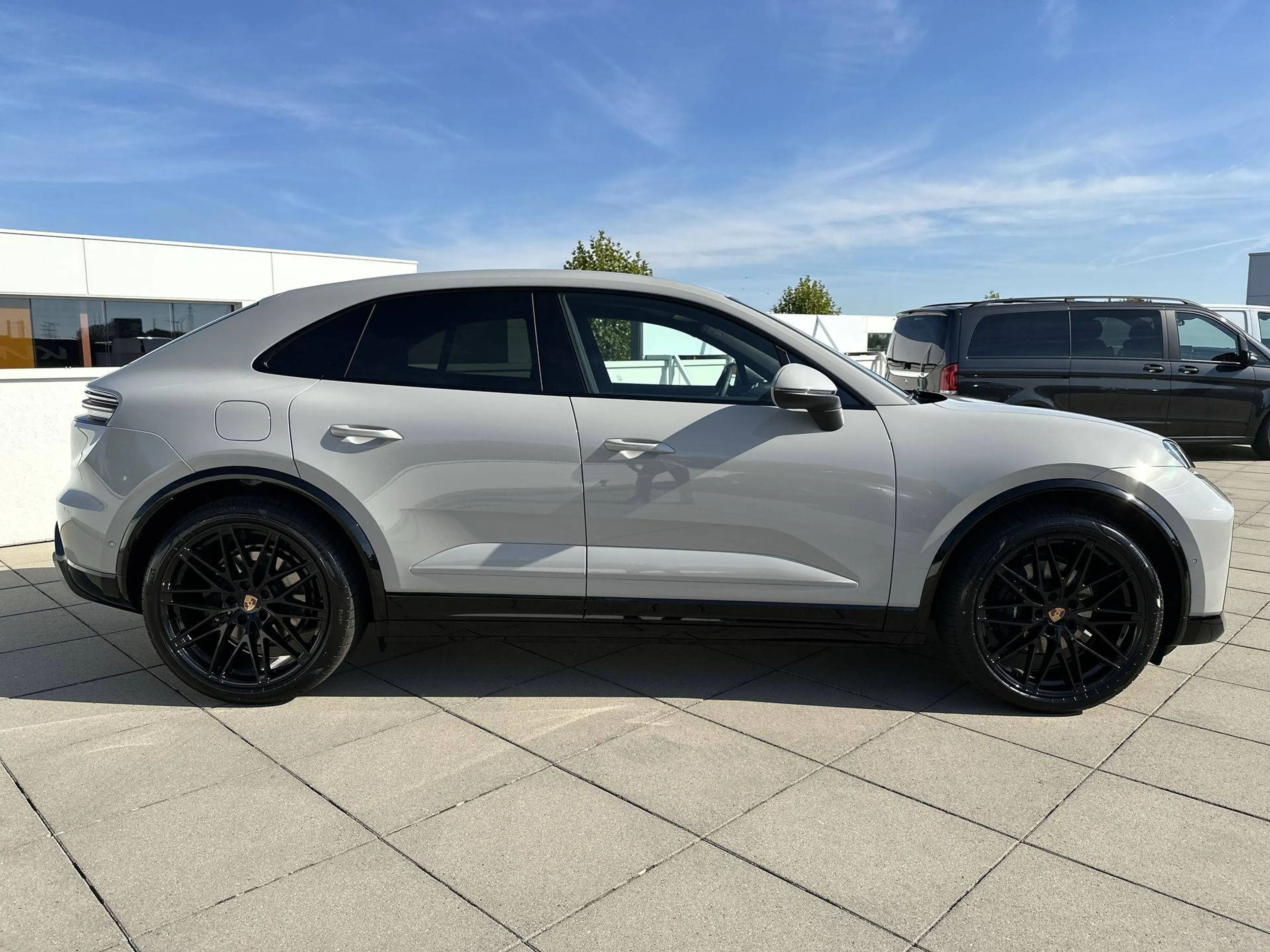 Porsche Macan ELECTRIC Trekhaak Pano Dak 22" RS Spyder  Bose Sportdesignpakket — photo 4