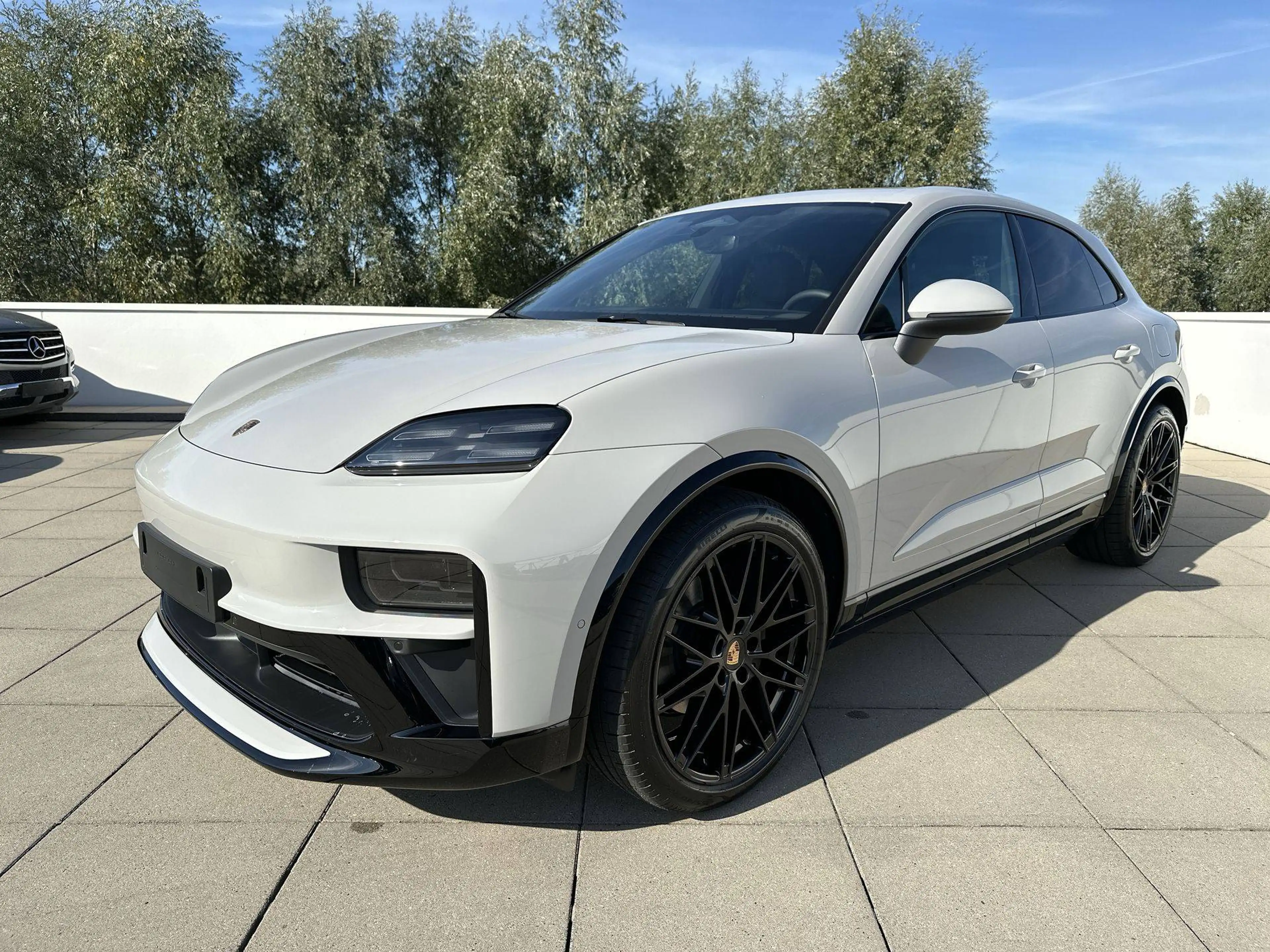 Porsche Macan ELECTRIC Trekhaak Pano Dak 22" RS Spyder  Bose Sportdesignpakket — photo 2
