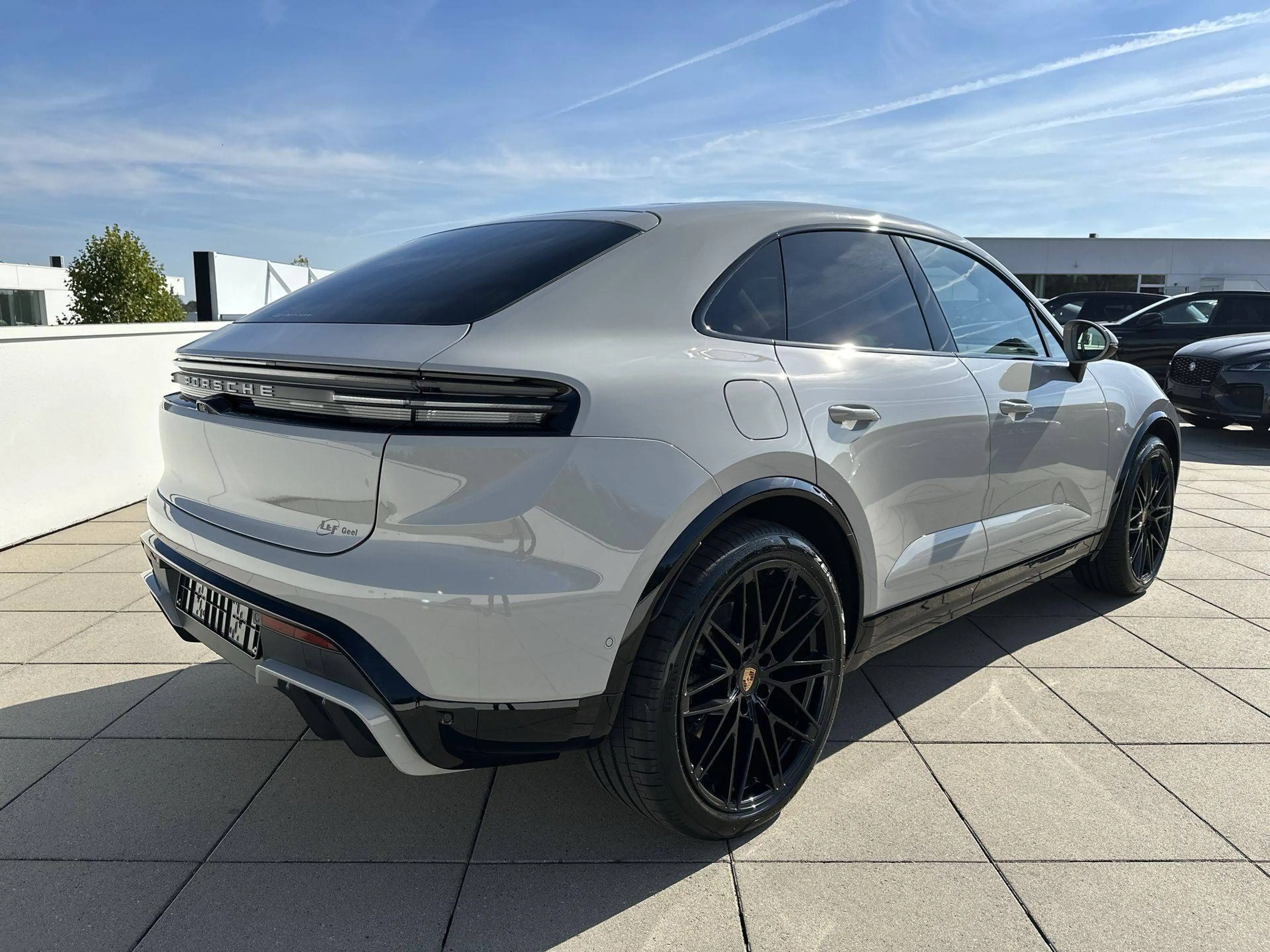 Porsche Macan ELECTRIC Trekhaak Pano Dak 22" RS Spyder  Bose Sportdesignpakket — photo 8