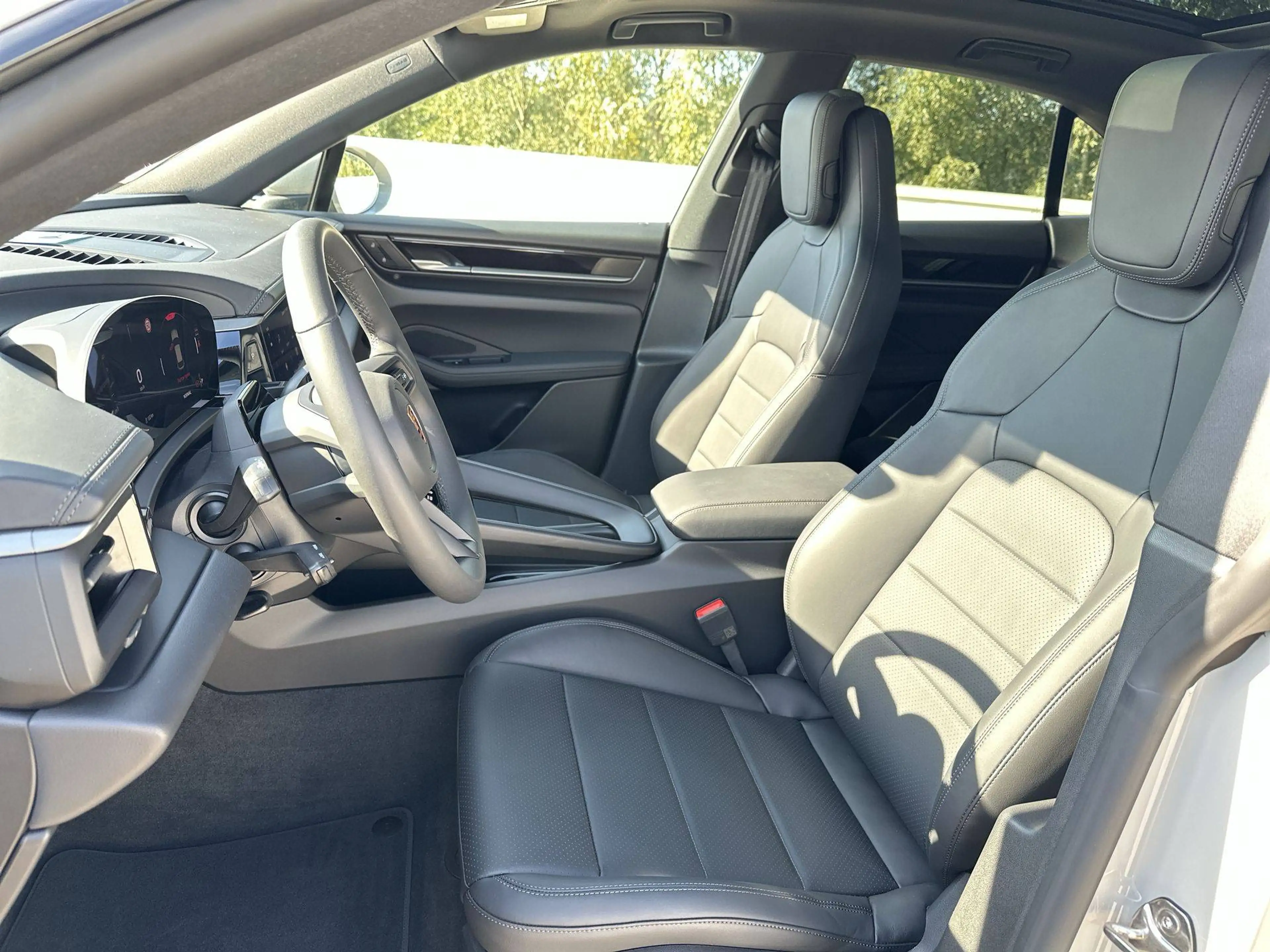 Porsche Macan ELECTRIC Trekhaak Pano Dak 22" RS Spyder  Bose Sportdesignpakket — photo 13