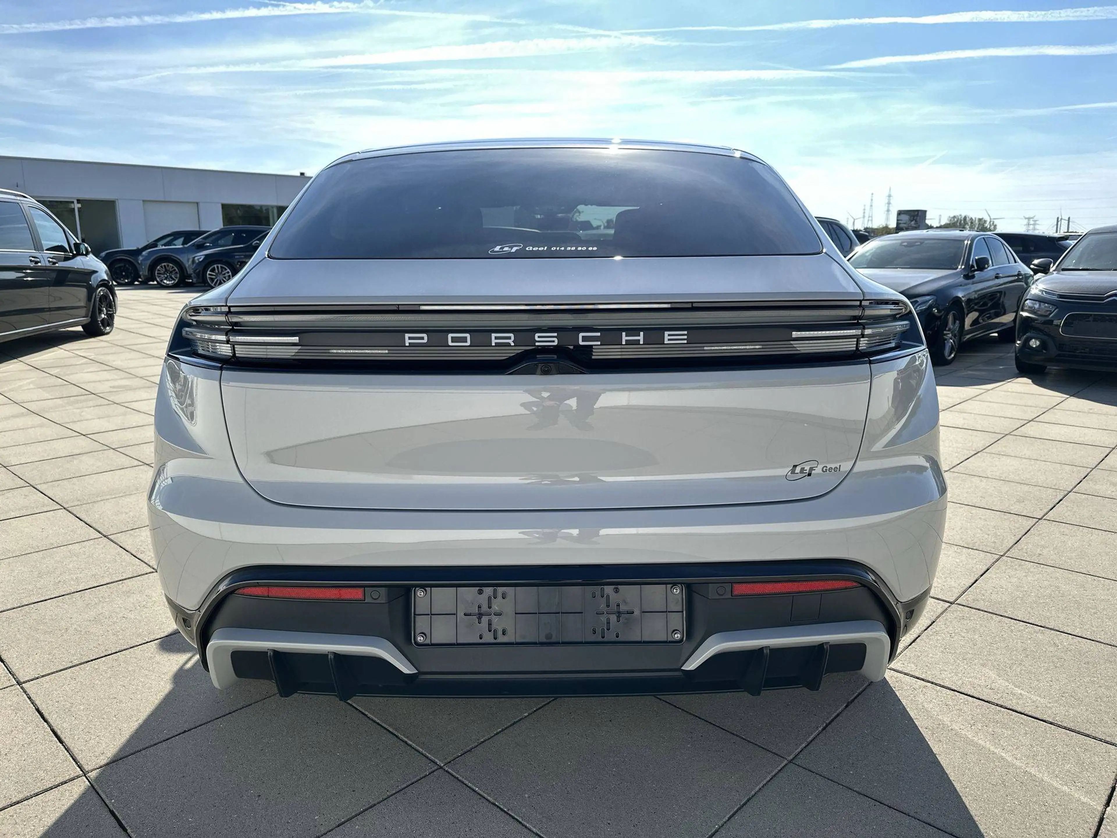 Porsche Macan ELECTRIC Trekhaak Pano Dak 22" RS Spyder  Bose Sportdesignpakket — photo 5