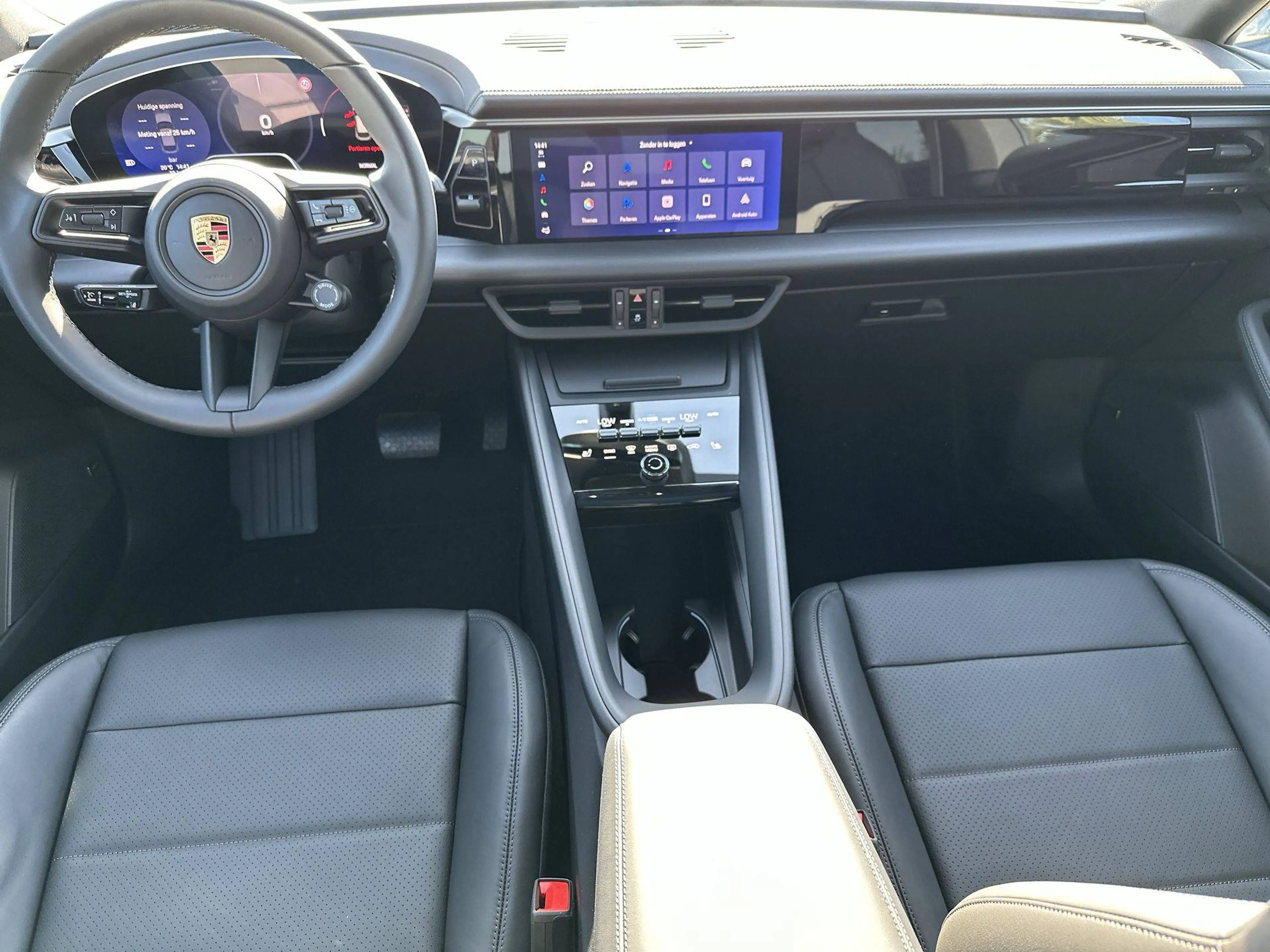 Porsche Macan ELECTRIC Trekhaak Pano Dak 22" RS Spyder  Bose Sportdesignpakket — photo 11