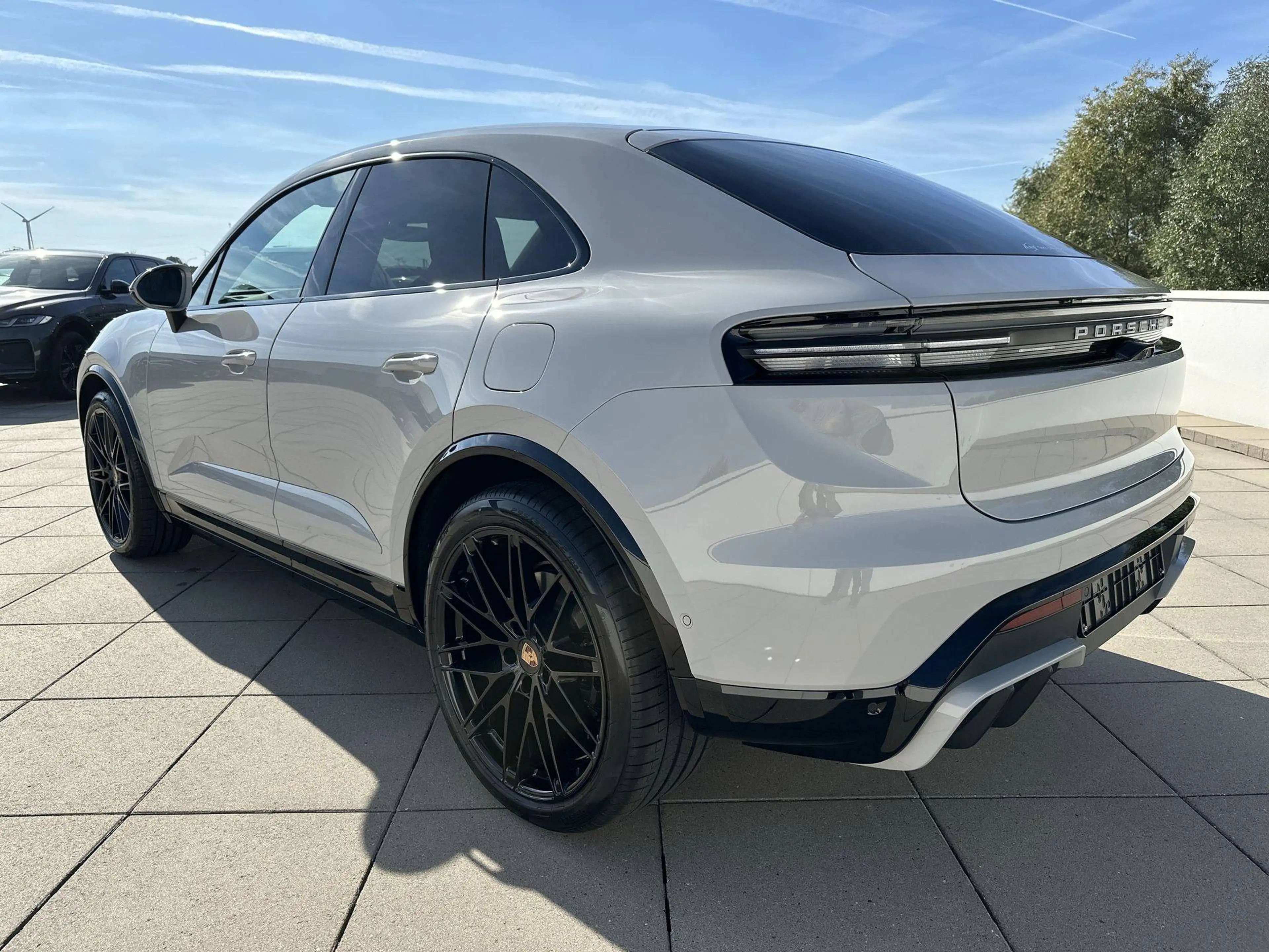 Porsche Macan ELECTRIC Trekhaak Pano Dak 22" RS Spyder  Bose Sportdesignpakket — photo 7