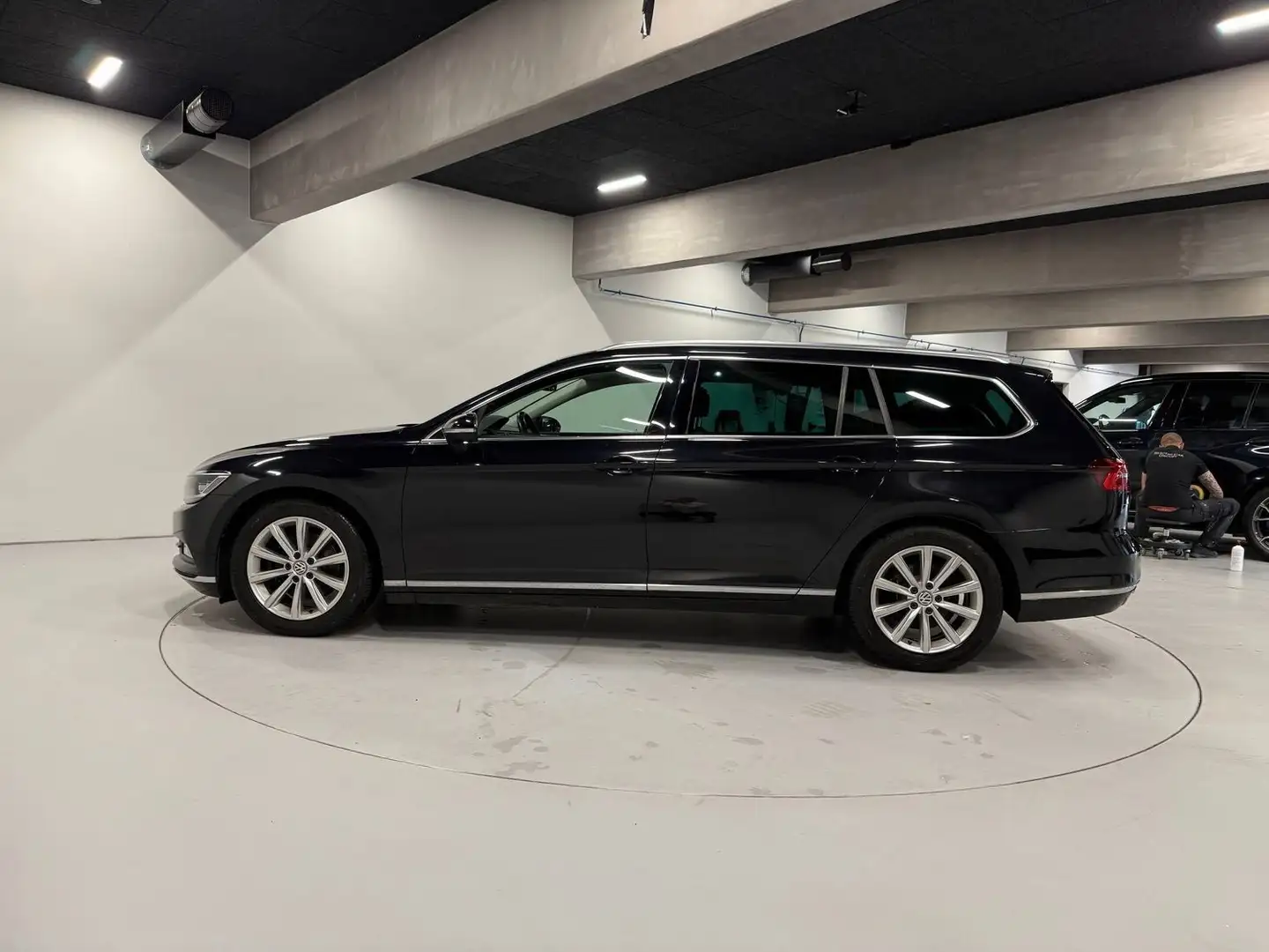 Volkswagen Passat Variant Highline Virtual LED Pano Navi Zwart - 2