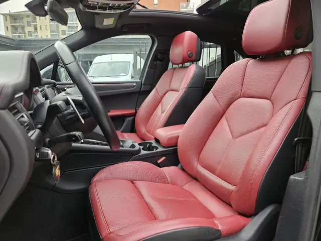 Porsche Macan view 9