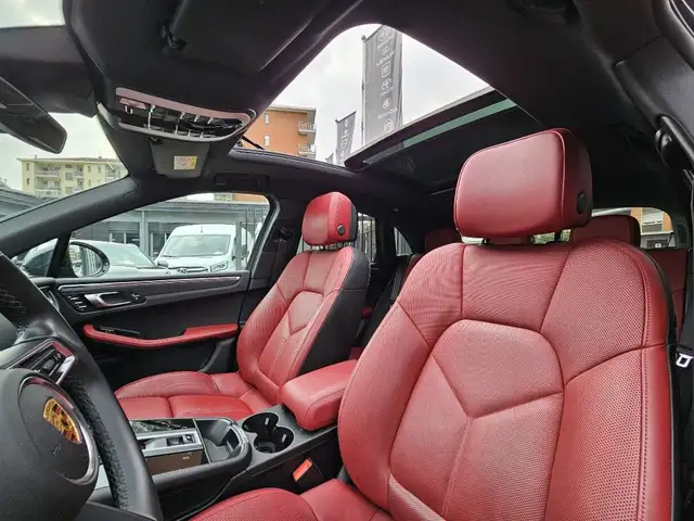 Porsche Macan view 15