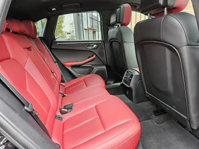 Porsche Macan view 14