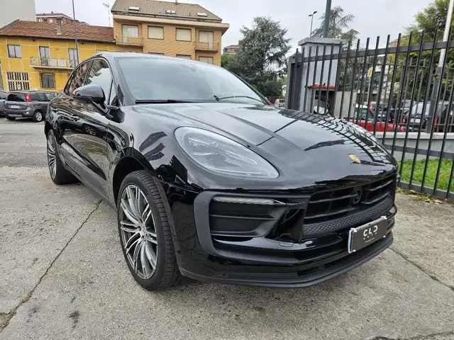 Porsche Macan view 3