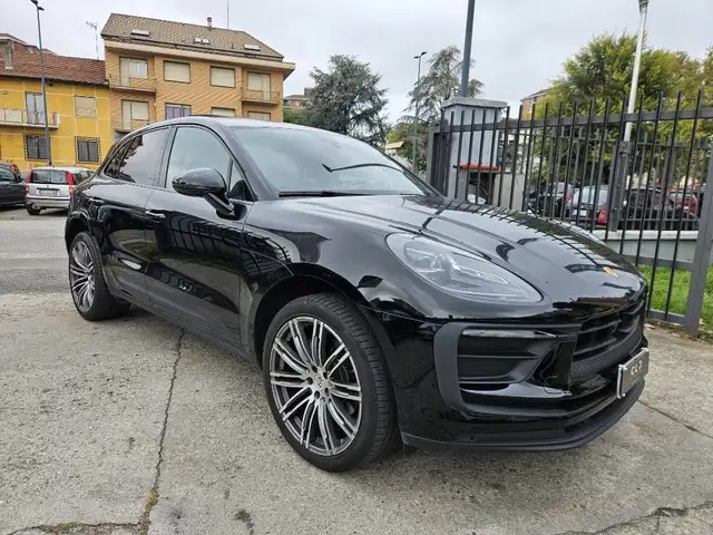 Porsche Macan view 4