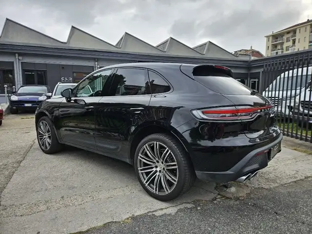 Porsche Macan view 7