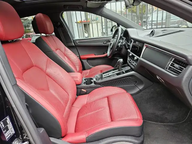 Porsche Macan view 13