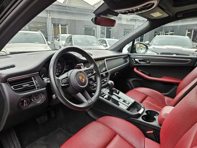 Porsche Macan view 8