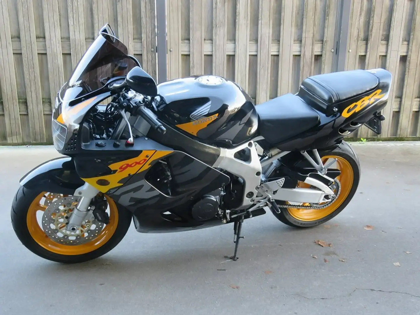 Honda CBR 900 CBR900RR-Fireblade-SC33 - 2