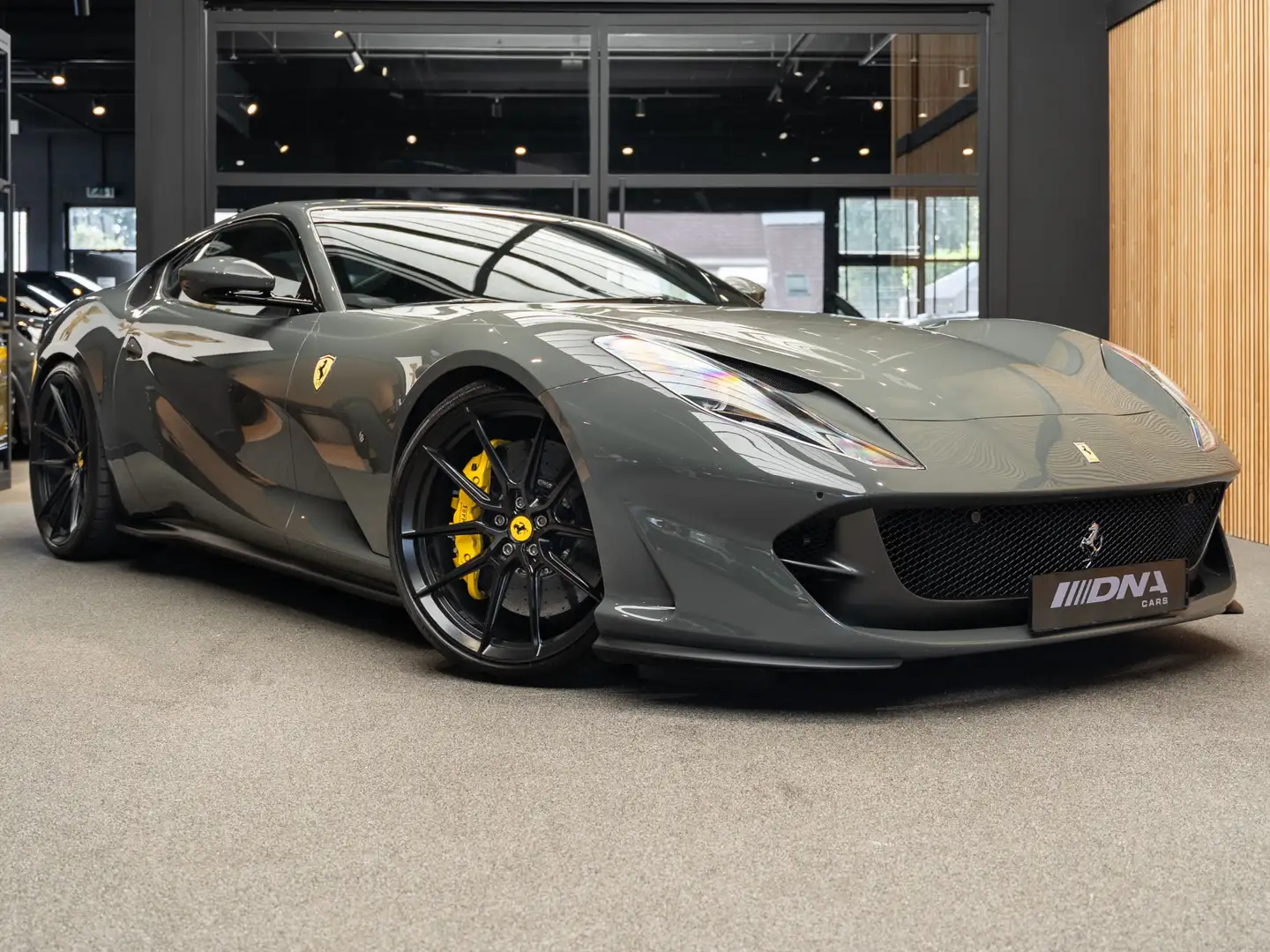 Ferrari 812 V12 Superfast HELE Carbon Seats 6.5 V12 Novitec Wh Grijs - 1