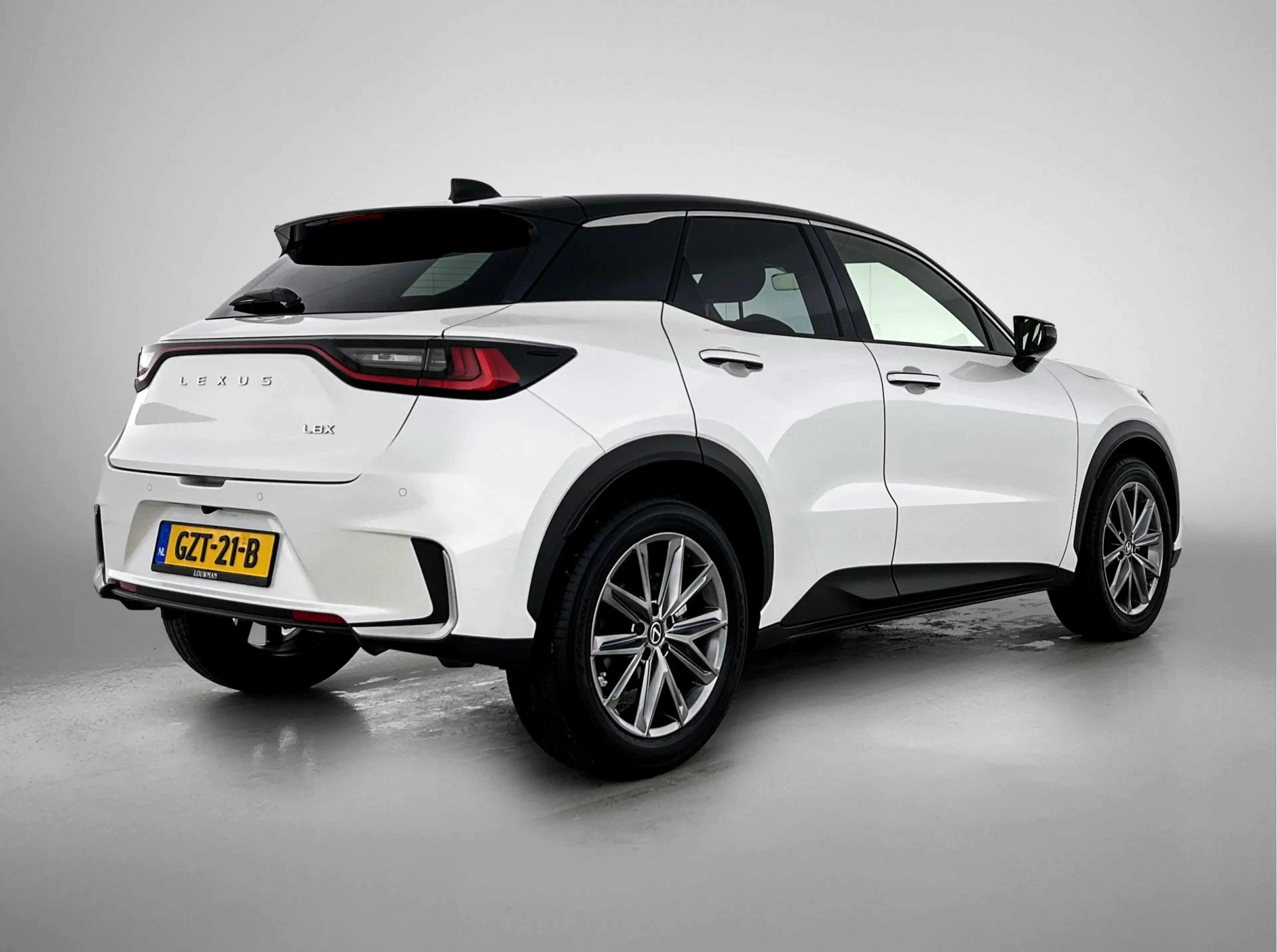 Lexus LBX Emotion 2WD | Tech Pack | Bi-Tone | Lexus Link + | — photo 2