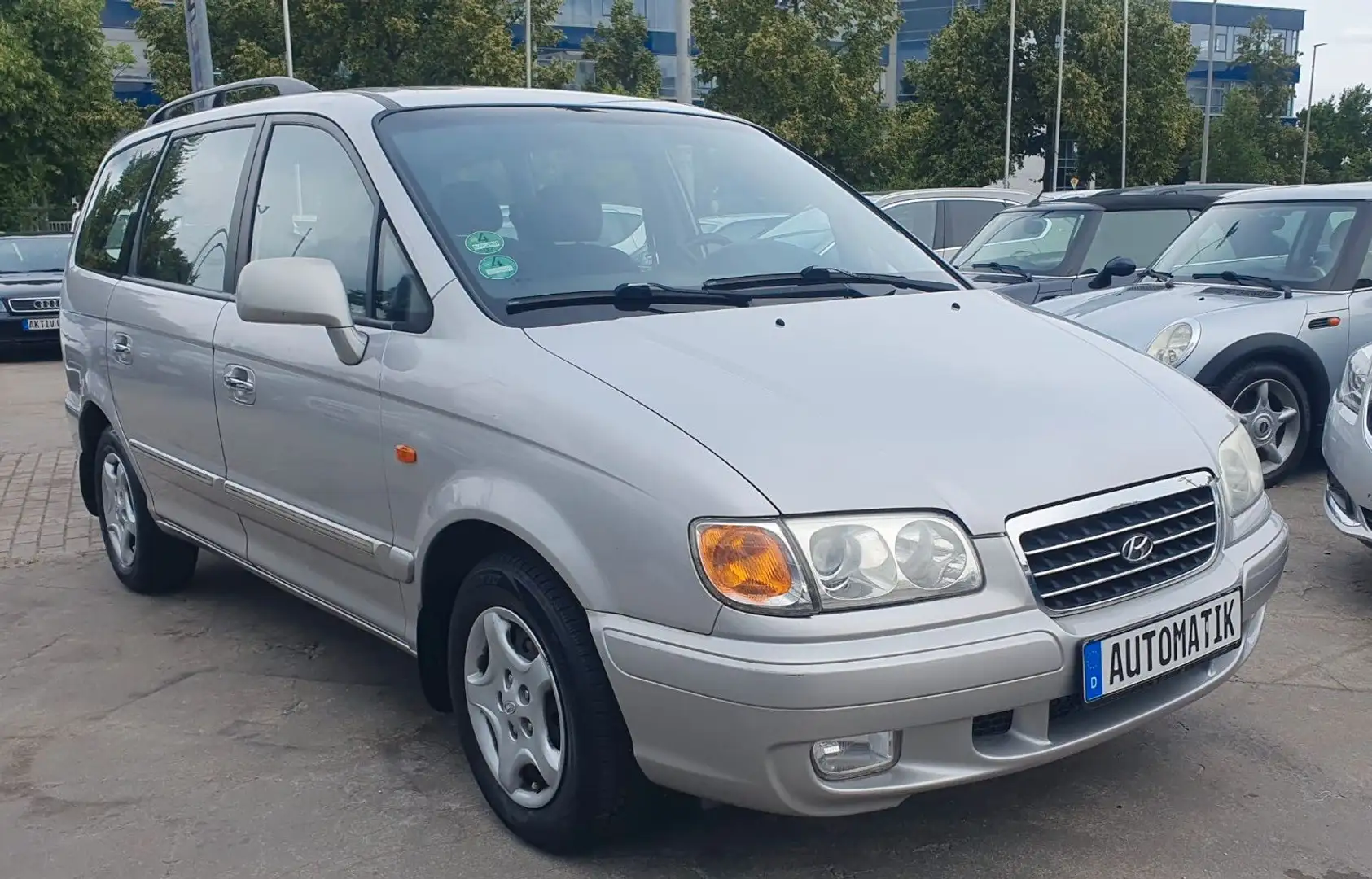 Hyundai Trajet 2.0 GLS Automatik 7 Sitze Tüv Juni 2026 Gris - 2