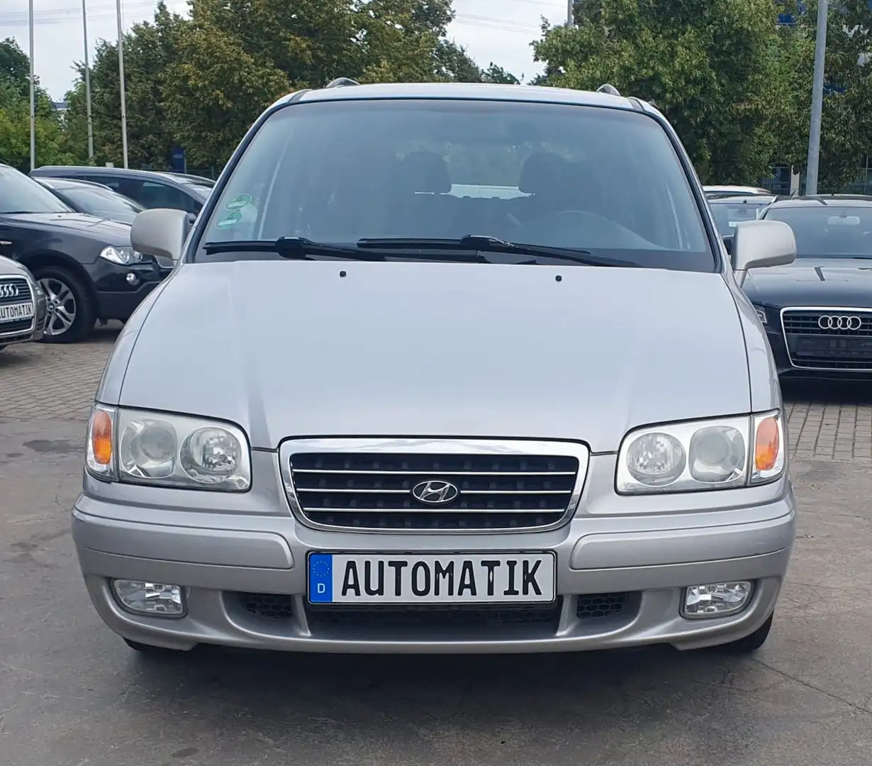 Hyundai Trajet 2.0 GLS Automatik 7 Sitze Tüv Juni 2026 Gris - 1