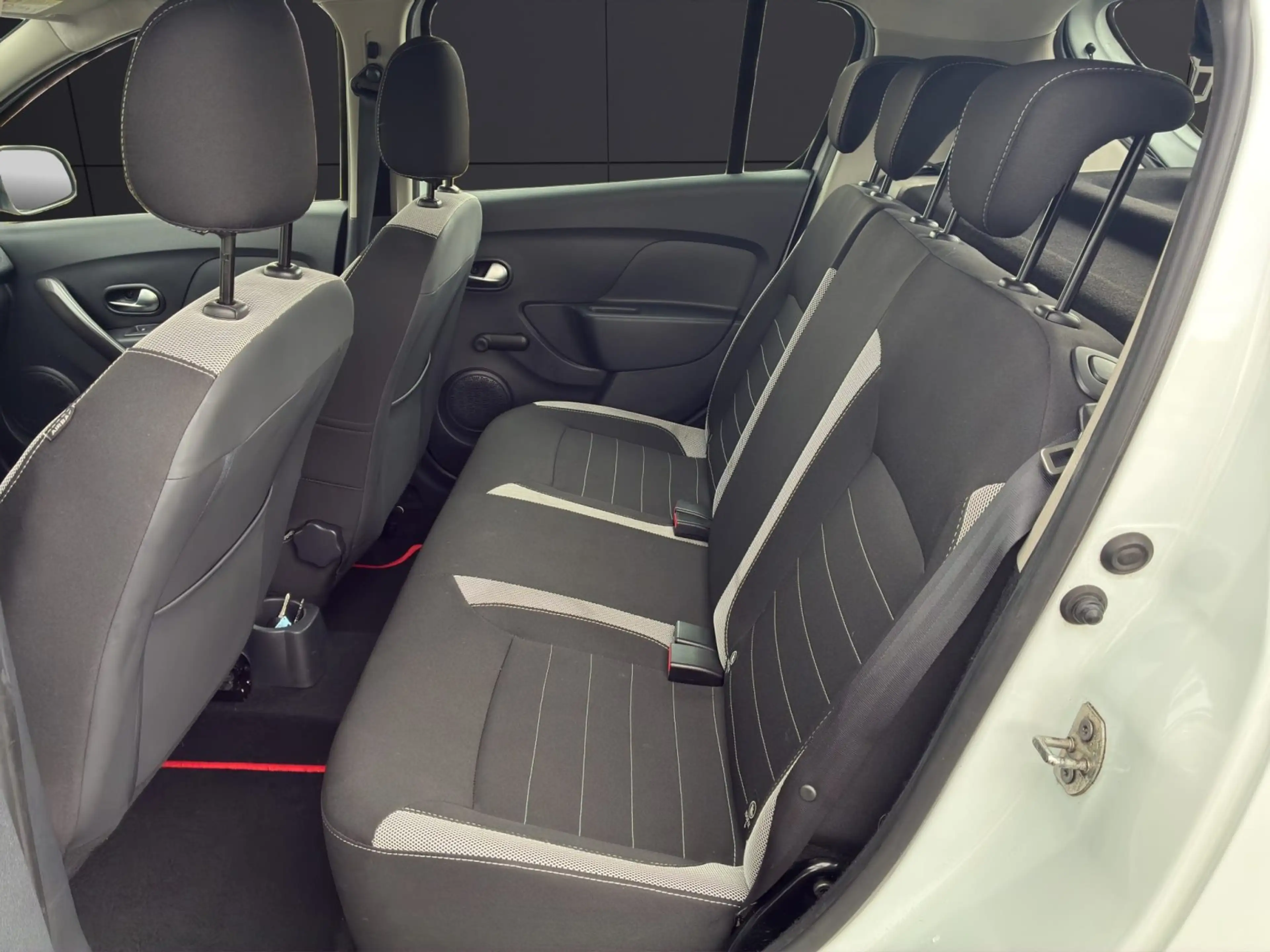 Dacia Sandero II 0.9 TCe 90 eco² Stepway Prestige — photo 13