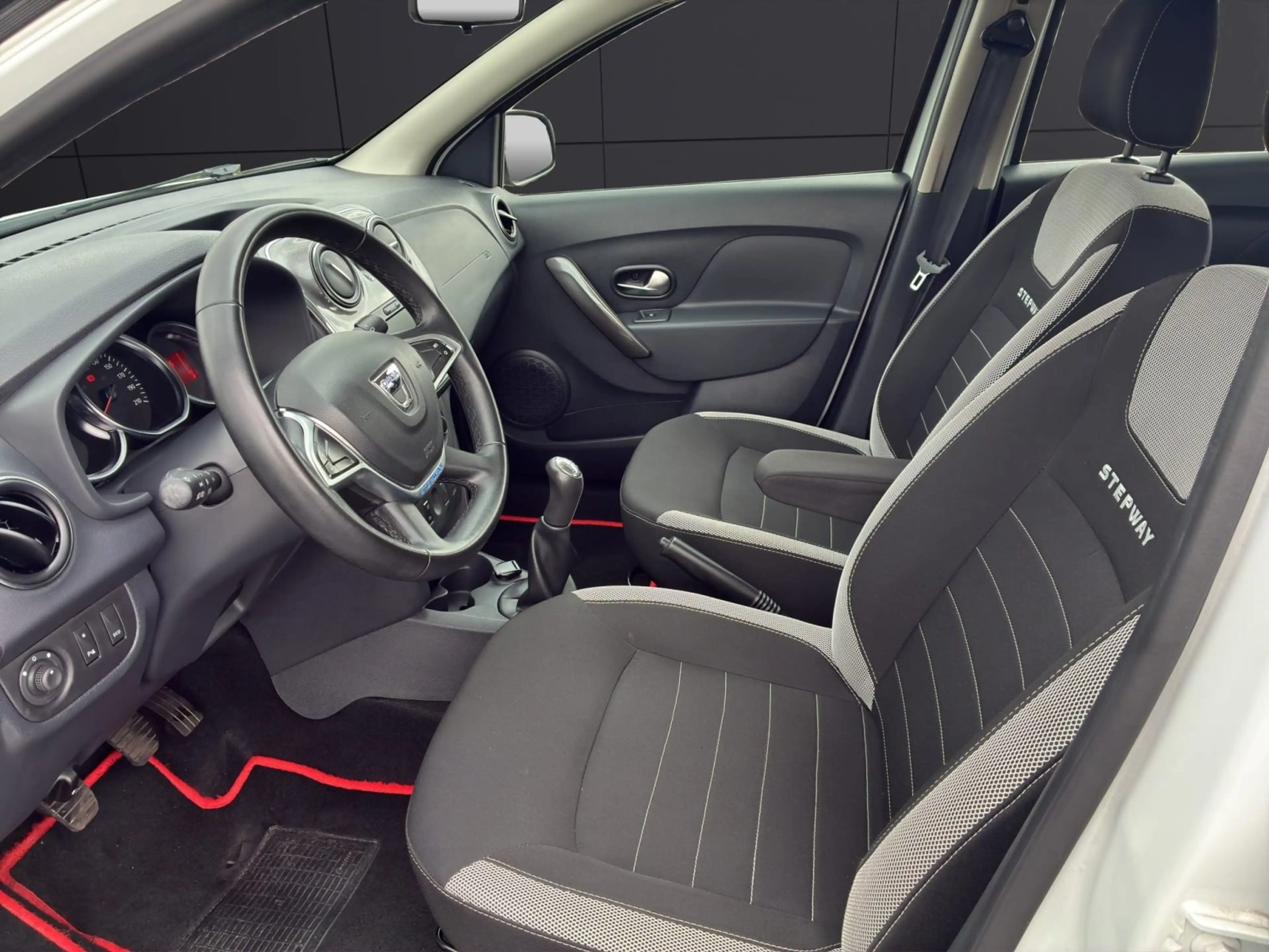 Dacia Sandero II 0.9 TCe 90 eco² Stepway Prestige — photo 9