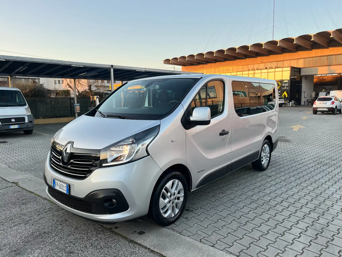 Renault Trafic 1.6 tdi 9 POSTI - 1