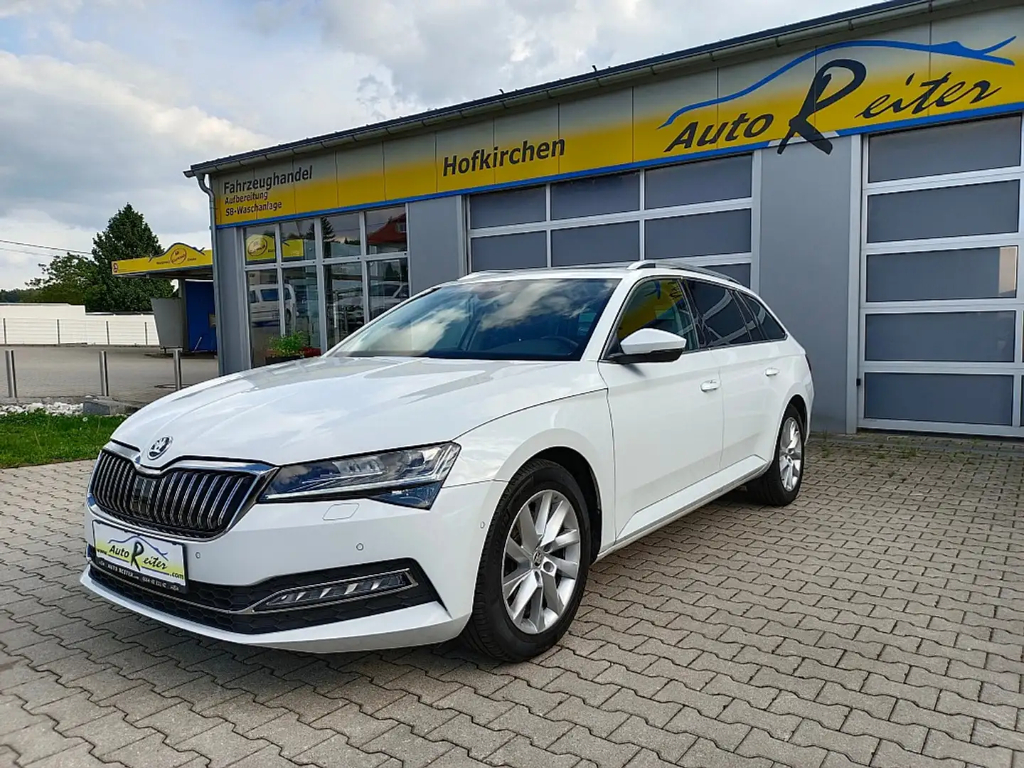 Skoda Superb Kombi 2,0 TDI Style DSG *Matrix-LED*ACC*Panoram... Blanc - 1
