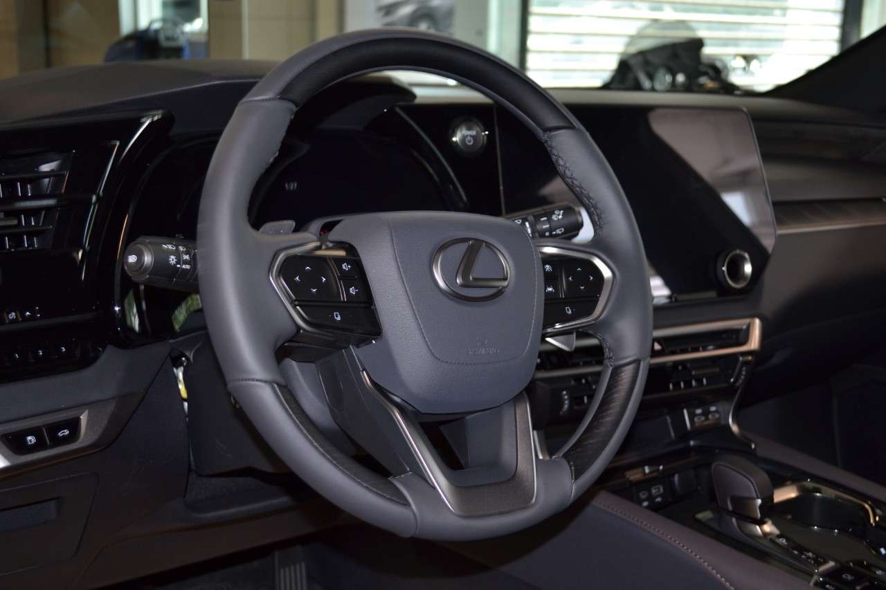 2026 Lexus RX EXECUTIVE — photo 4