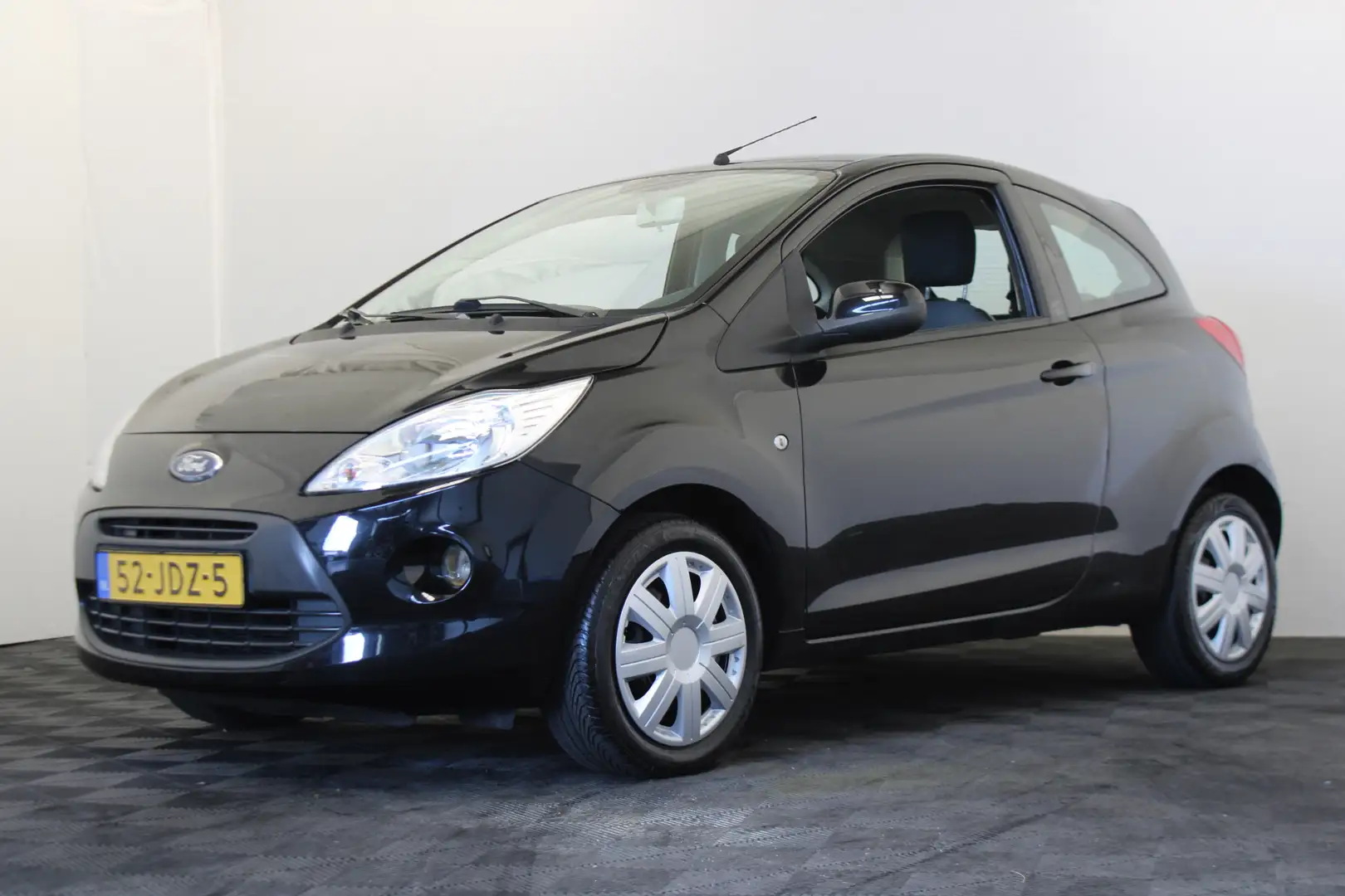 Ford Ka/Ka+ 1.2 Titanium Zwart - 1