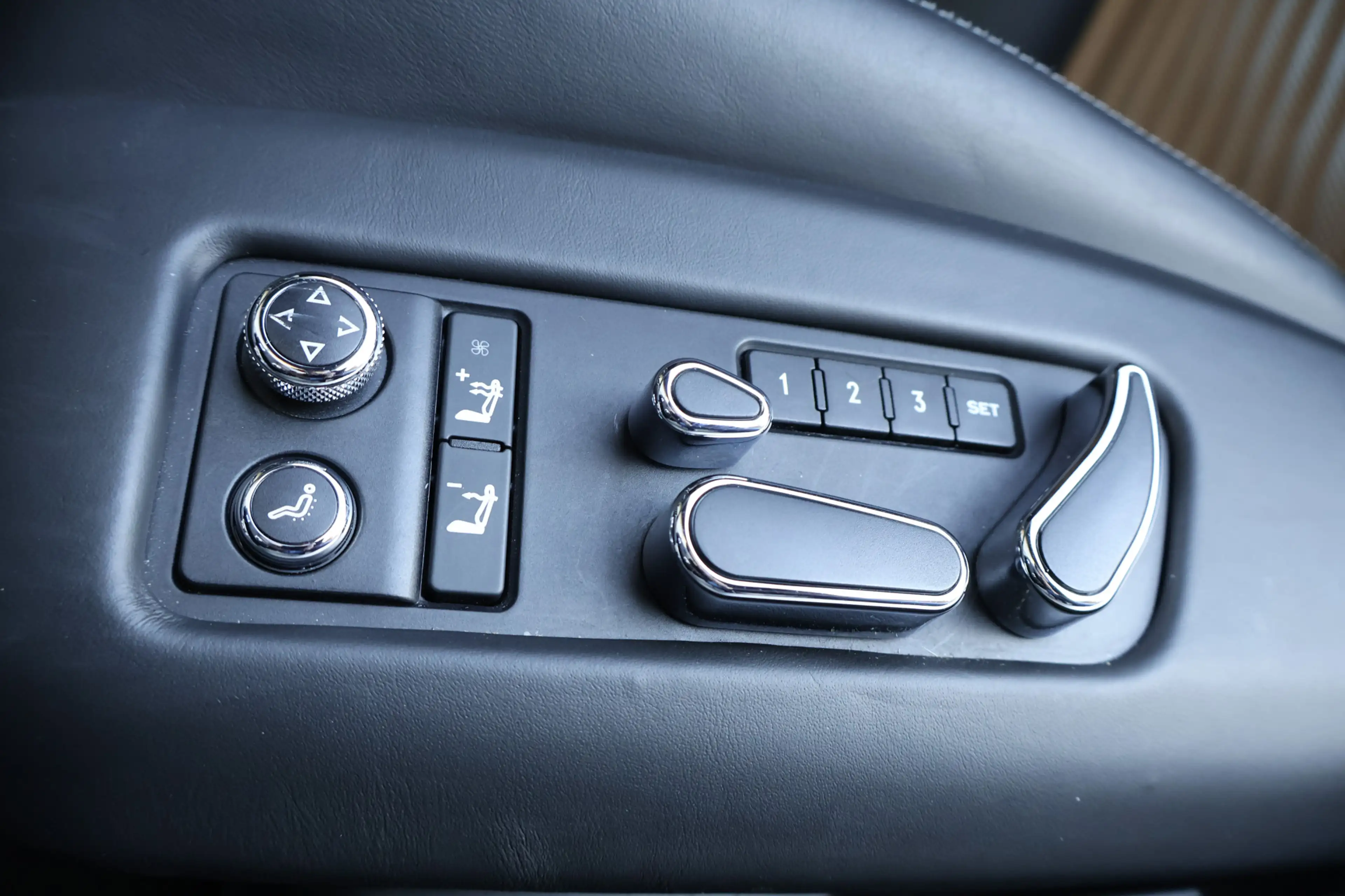 Bentley Continental GTC 4.0 V8 | FACELIFT MODEL | MASSAGE | APPLE CARPLAY — photo 38