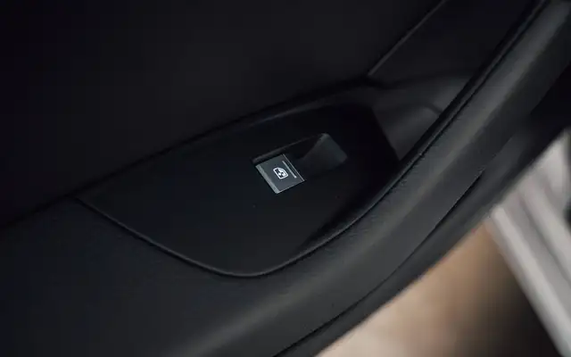 Audi A6 Avant view 11
