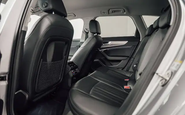Audi A6 Avant view 10
